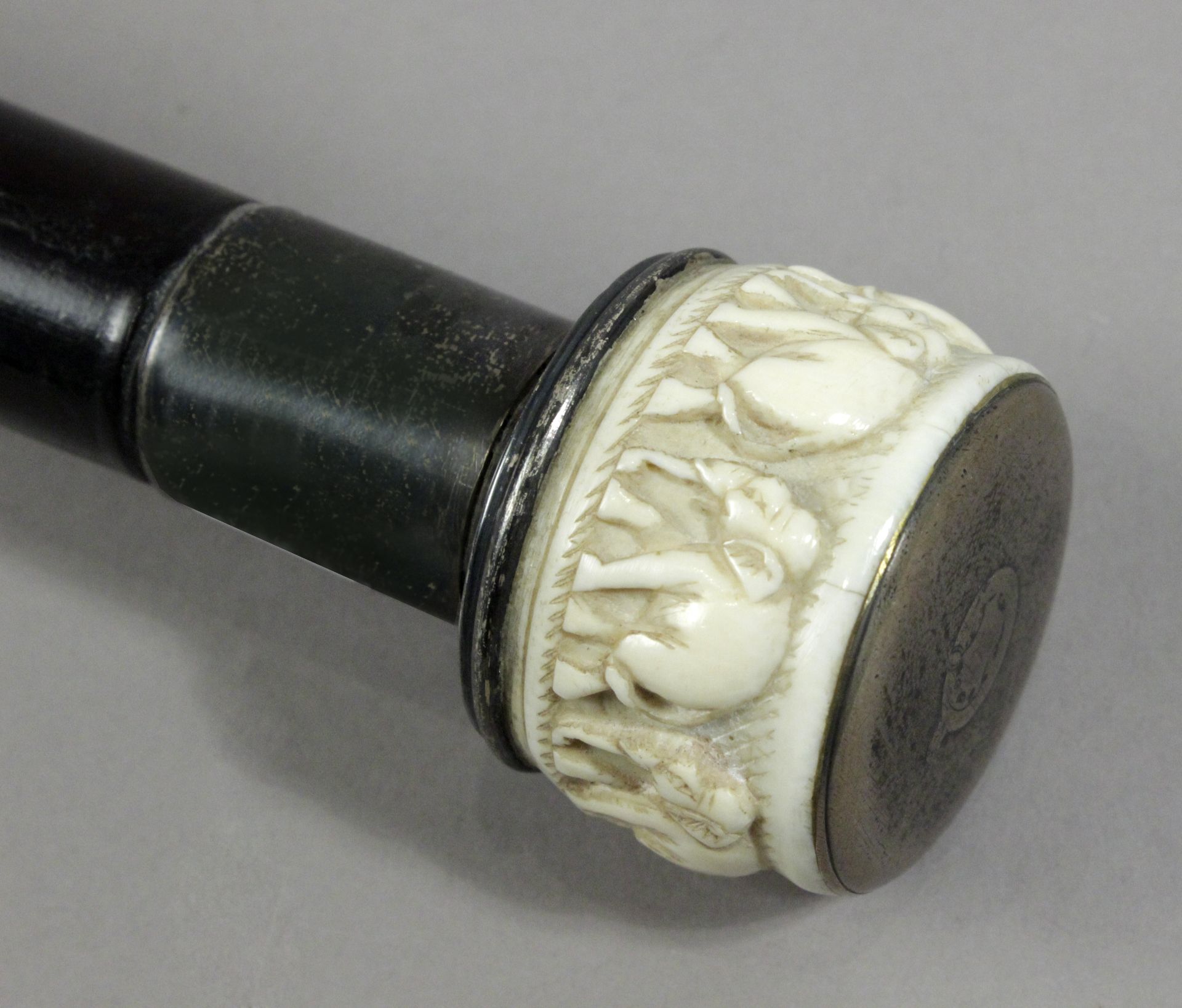 A 19th century ebony and ivory walking cane - Bild 2 aus 4