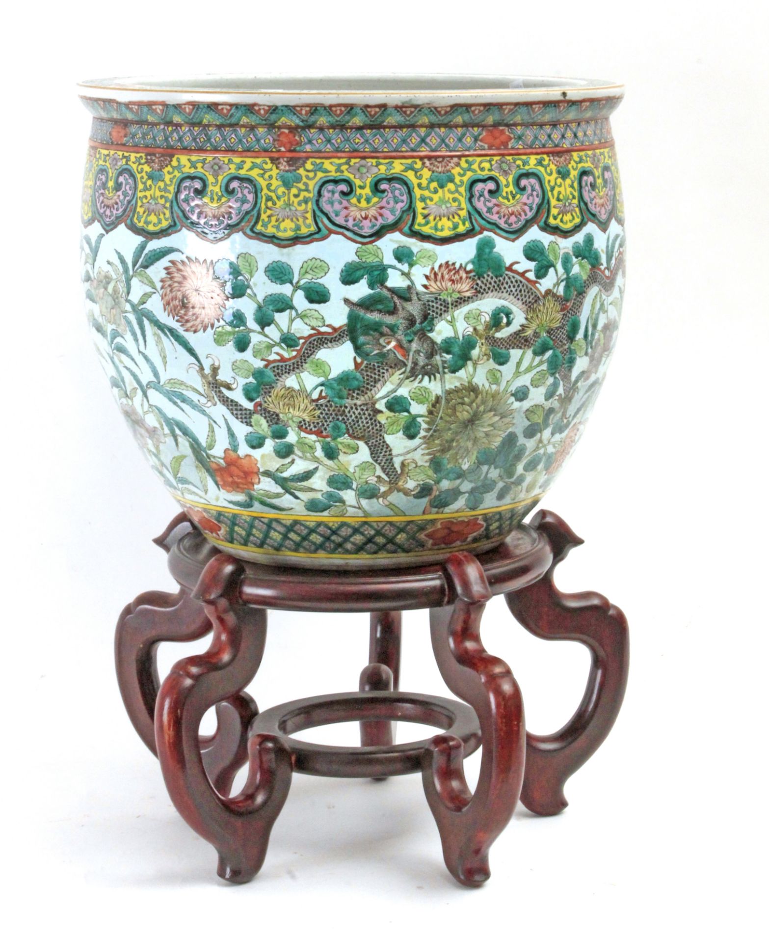 A 19th century Chinese cache-pot in Famille Rose porcelain - Bild 2 aus 6