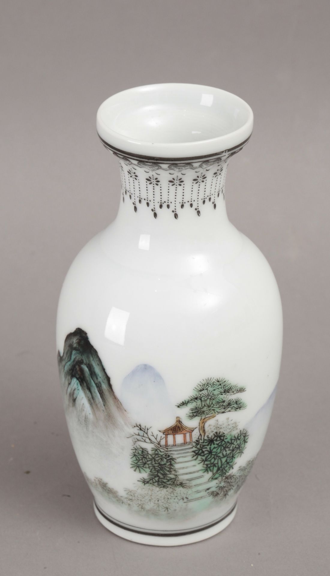 First third of 20th century Chinese porcelain vase from the Republic period