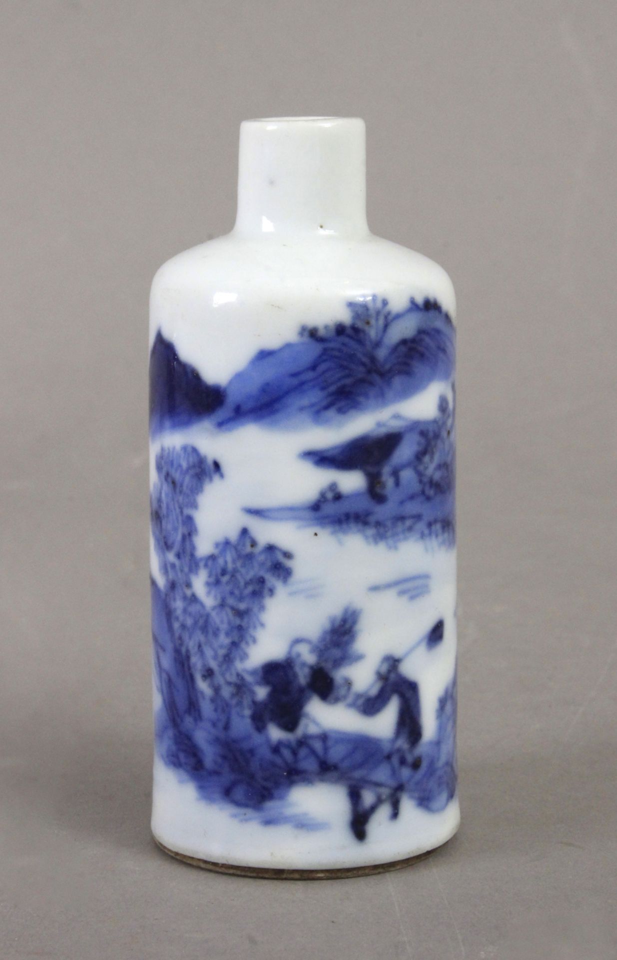 An 18th century snuff bottle from Qing dynasty period in blue and white porcelain