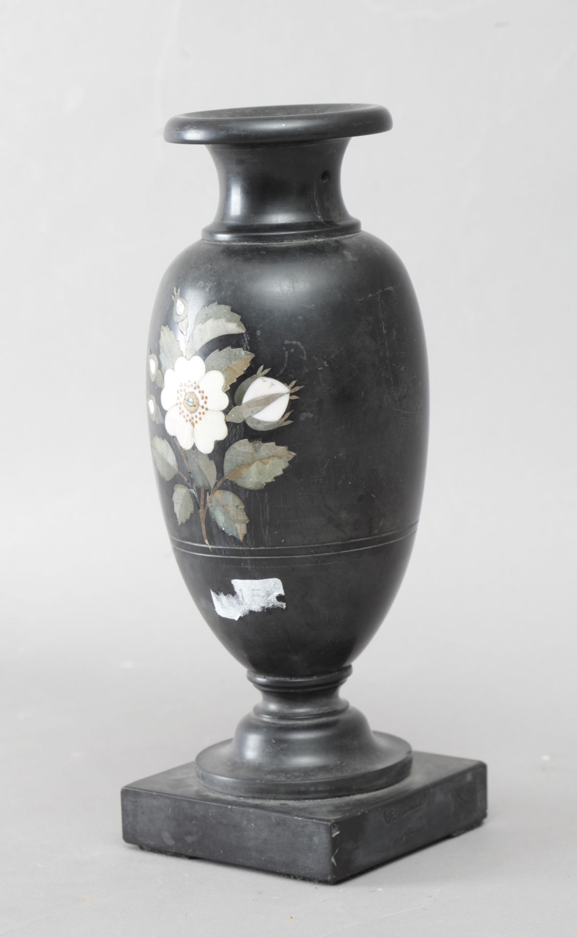 A 20th century Italian vase in Pietra dura marquetry - Bild 2 aus 3