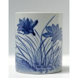 A 20th century Chinese vase in blue and white porcelain