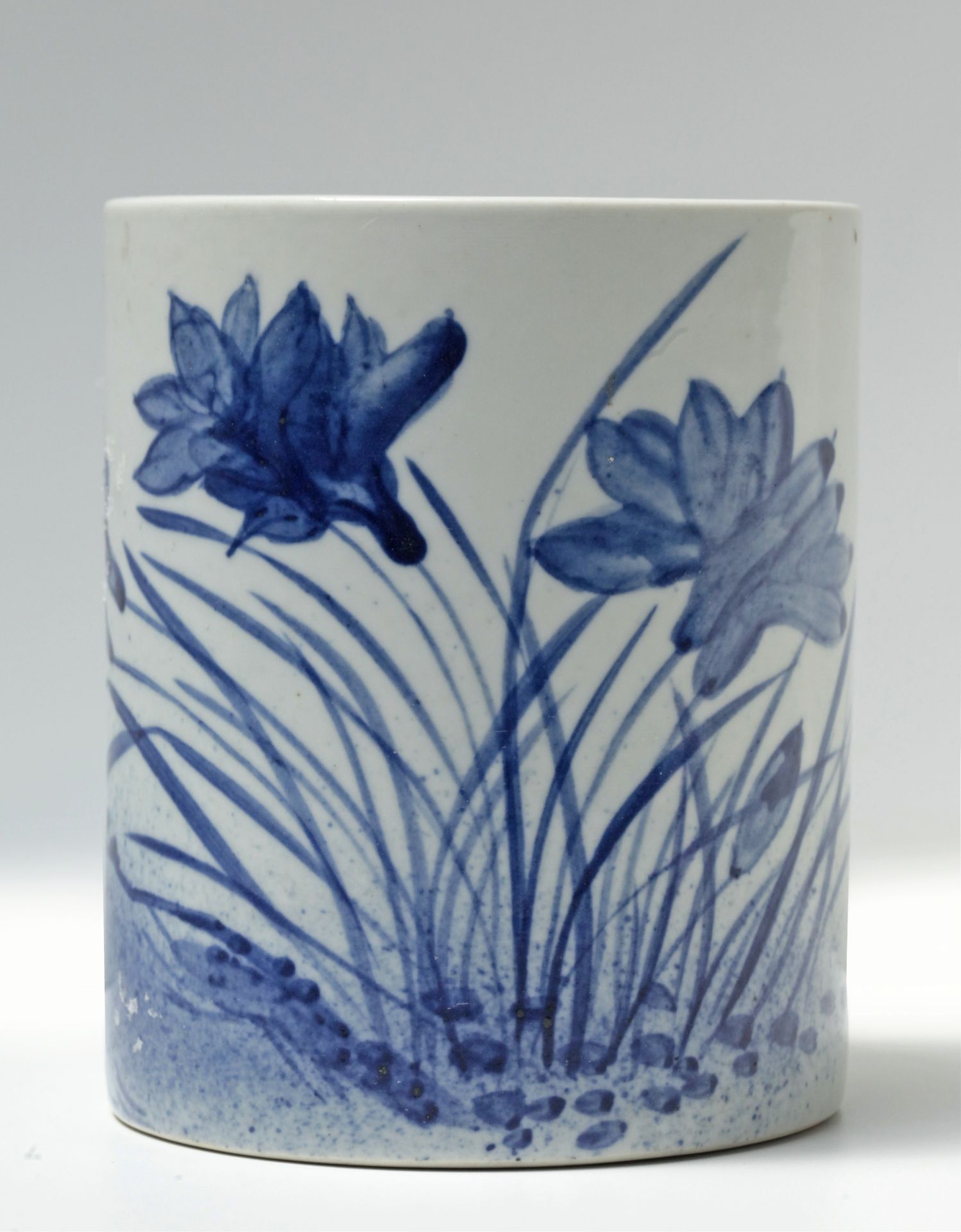 A 20th century Chinese vase in blue and white porcelain