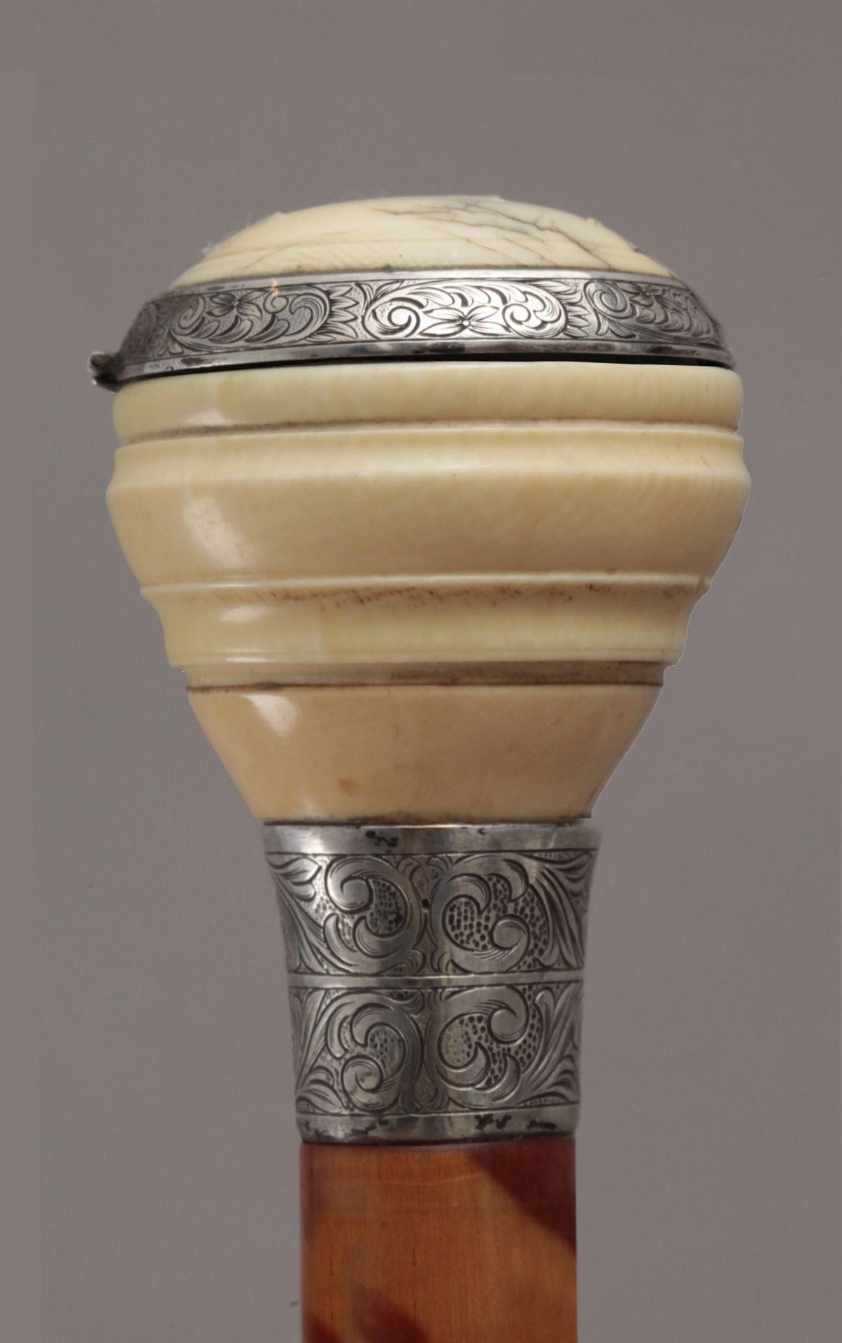 A first half of 19th century Spanish ivory and tortoiseshell walking cane - Bild 5 aus 5