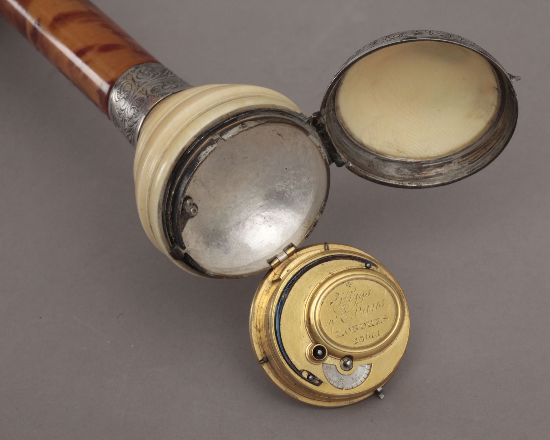 A first half of 19th century Spanish ivory and tortoiseshell walking cane - Bild 2 aus 5