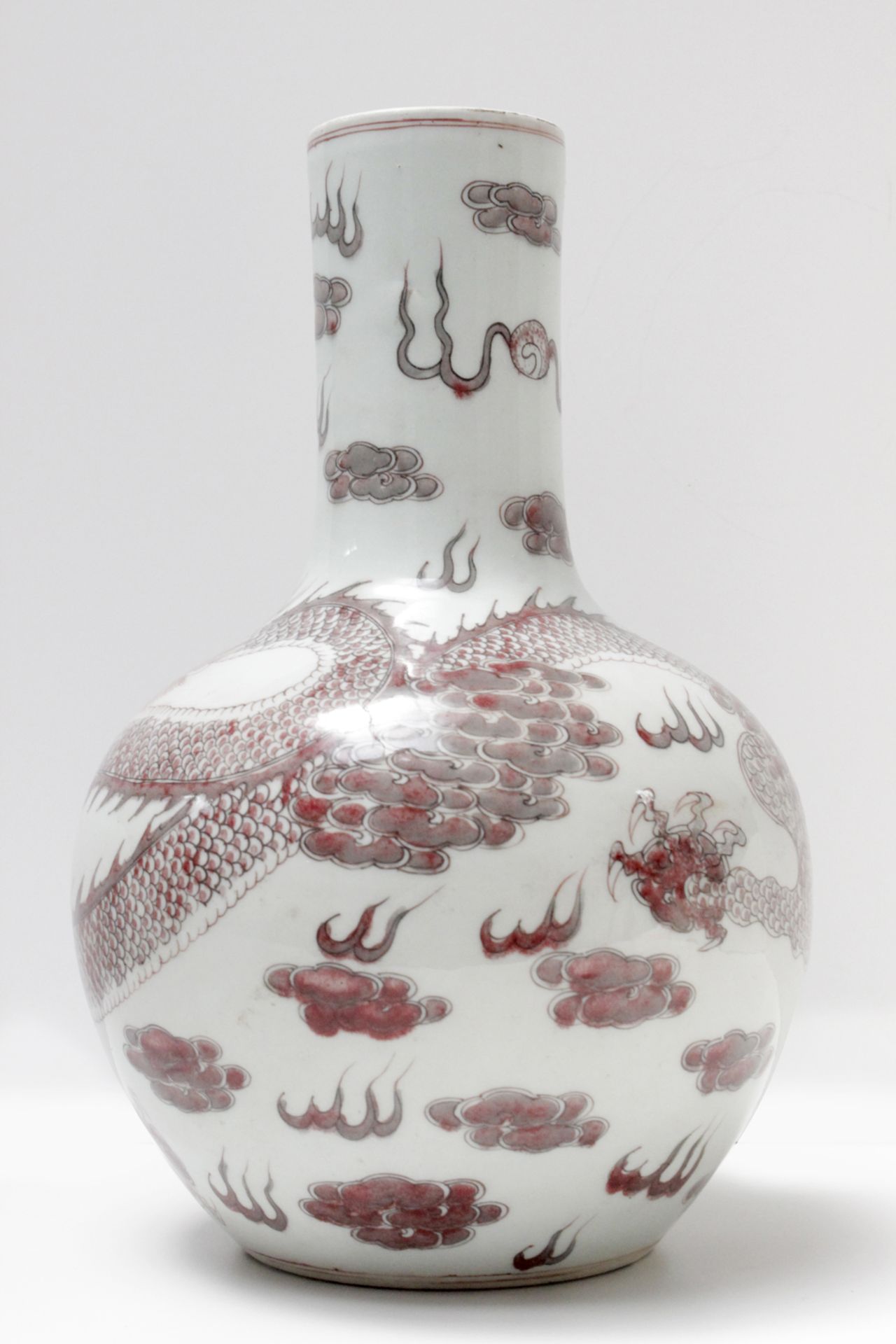 A 20th century Chinese Tianqiuping porcelain vase - Bild 3 aus 8