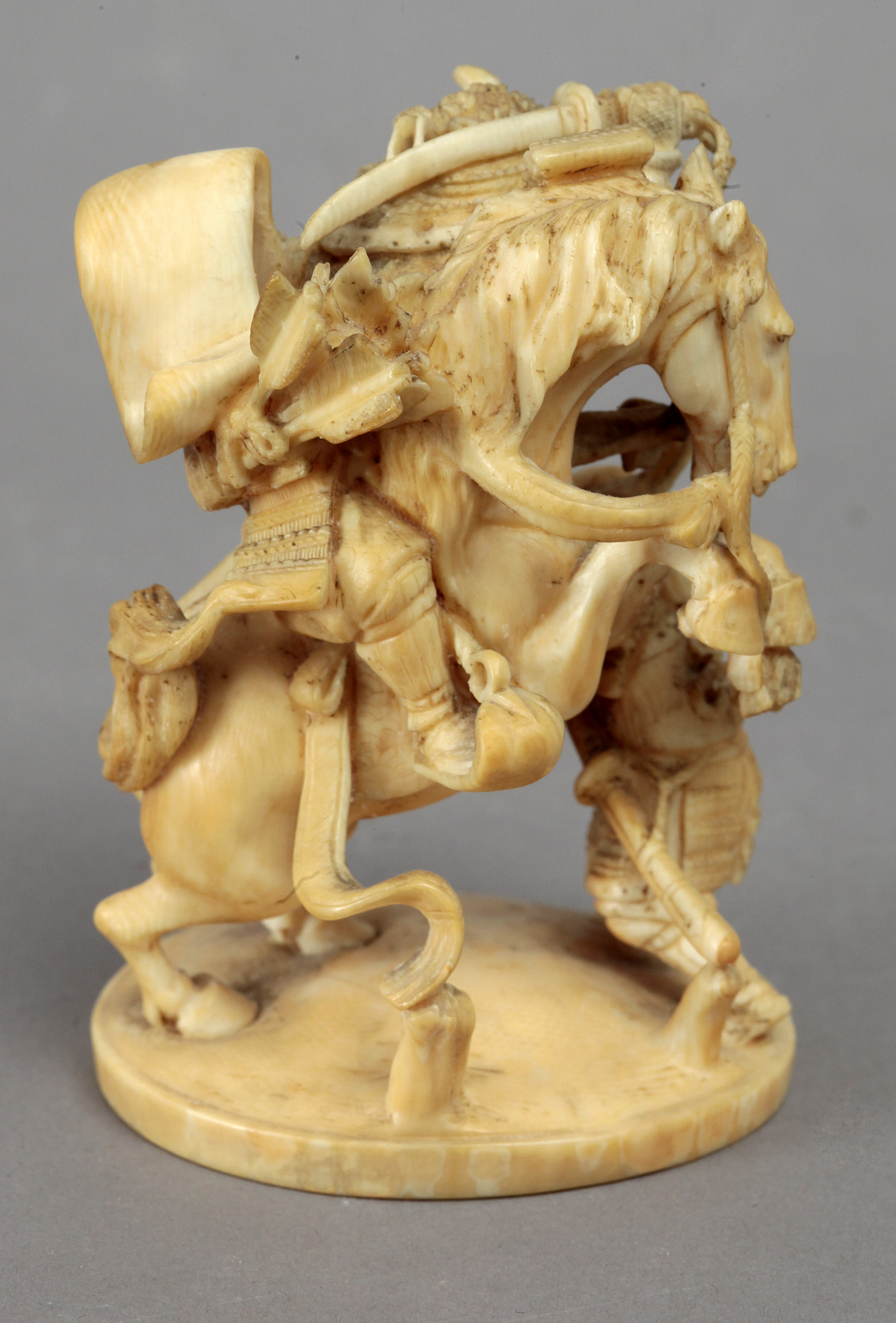 18th century Japanese school. A carved ivory okimono depicting a Samurai. Signed - Image 4 of 8