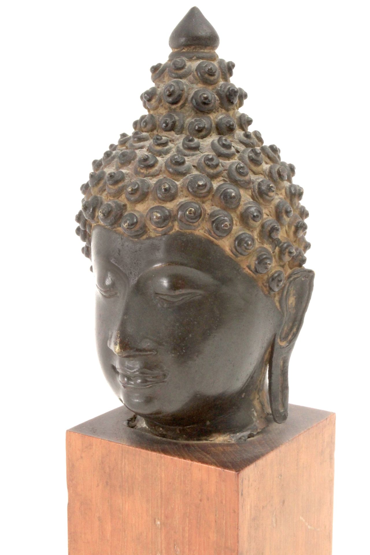 A Tibetan buddha head bronze sculpture. Chinese school from 18th century or earlier - Bild 3 aus 4