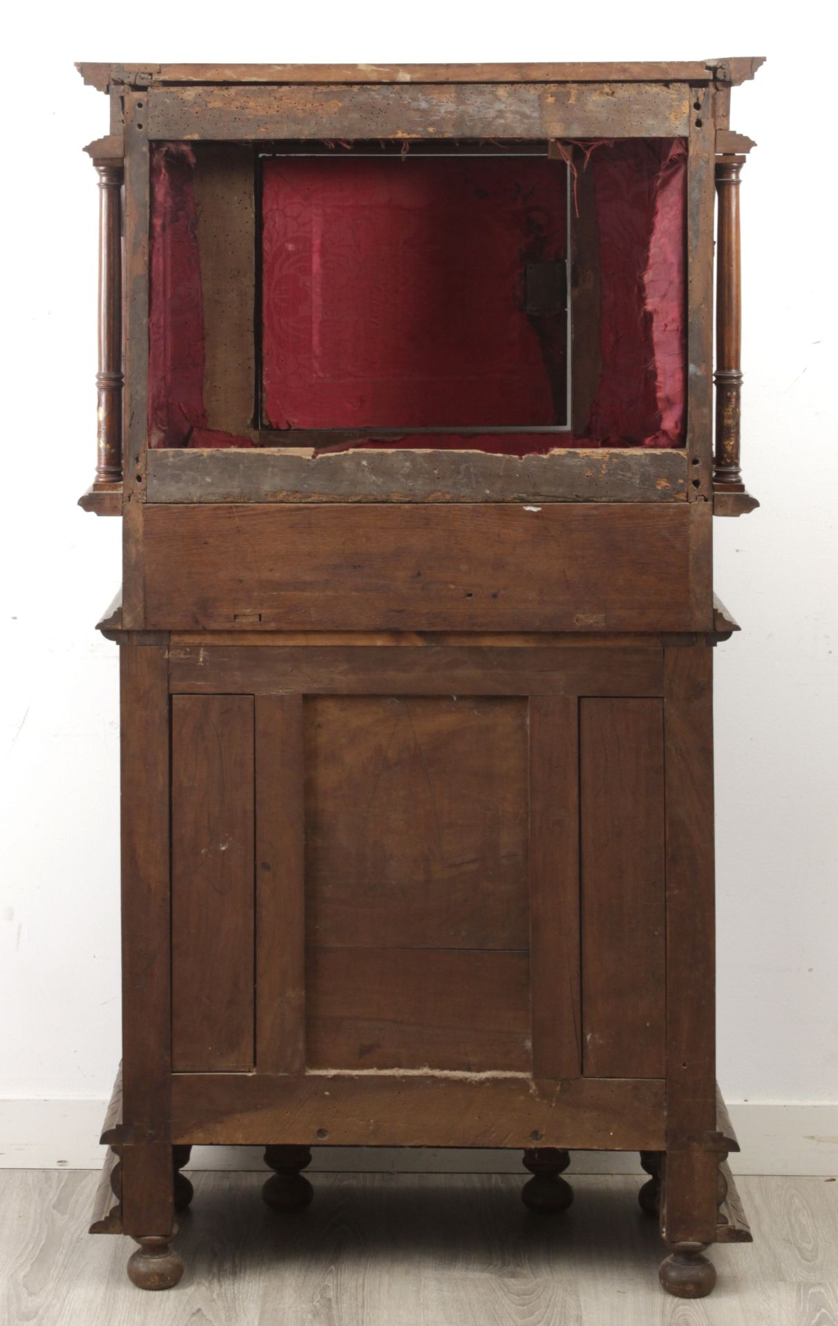 A 17th century Italian bargueño type cabinet in walnut - Bild 6 aus 6