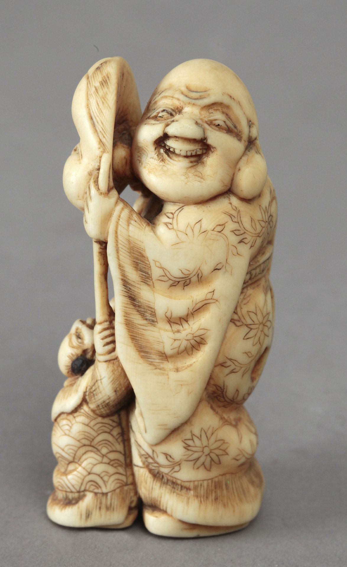 Early 19th century Japanese school. A carved ivory netsuke depicting a Hotei - Image 2 of 4