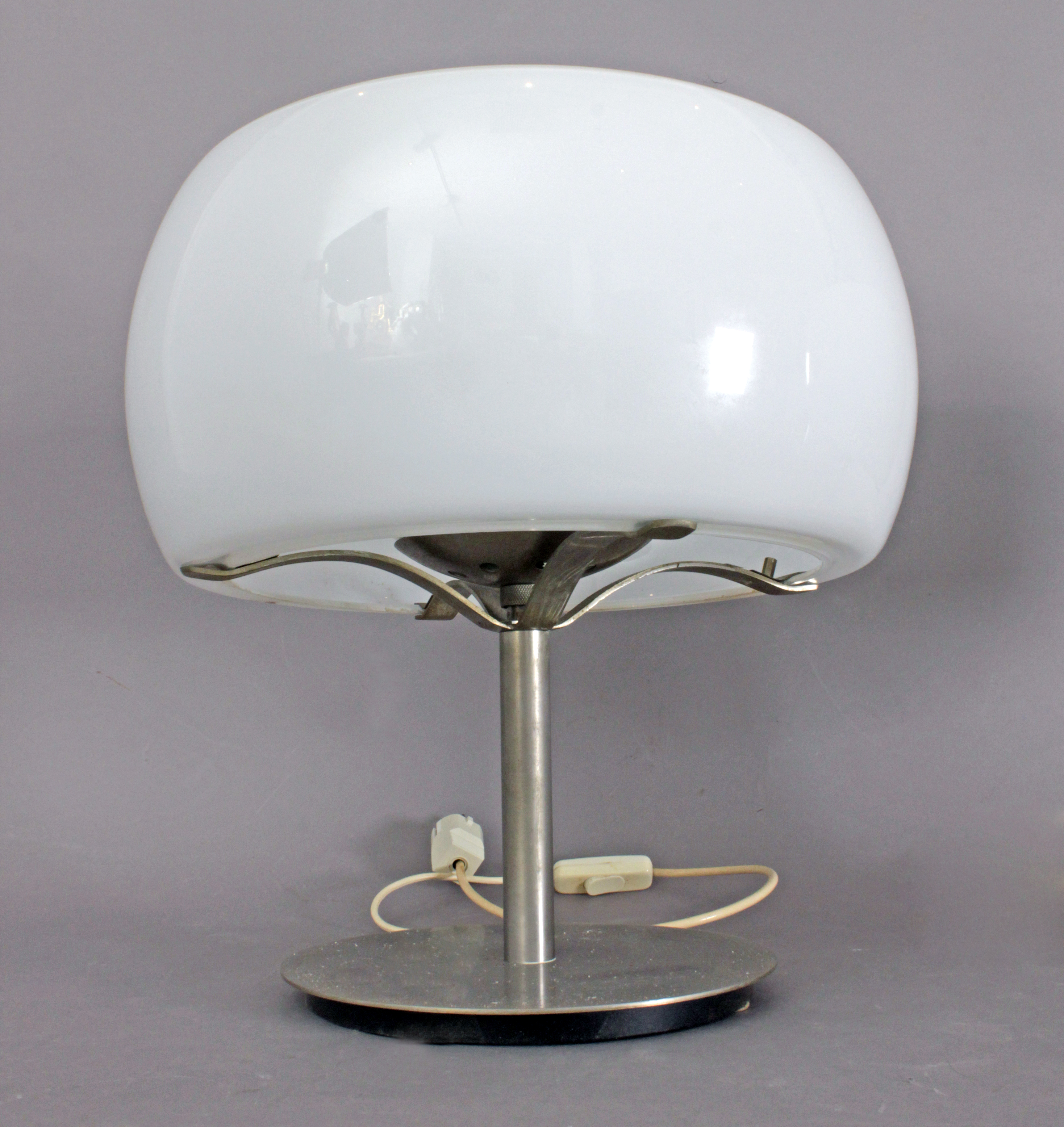 Vico Magistretti for Artemide circa 1960-1969. A pair of Erse table lamps - Image 3 of 3