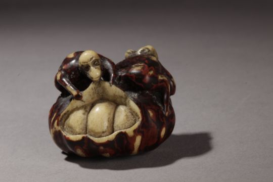 A 19th century Japanese netsuke - Image 4 of 6