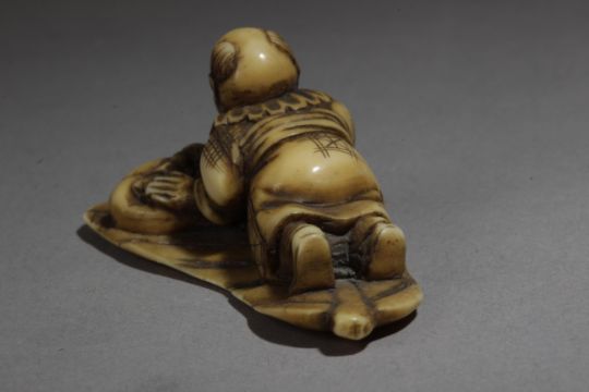 A 19th century Japanese netsuke. Signed Taikazu. - Image 3 of 6