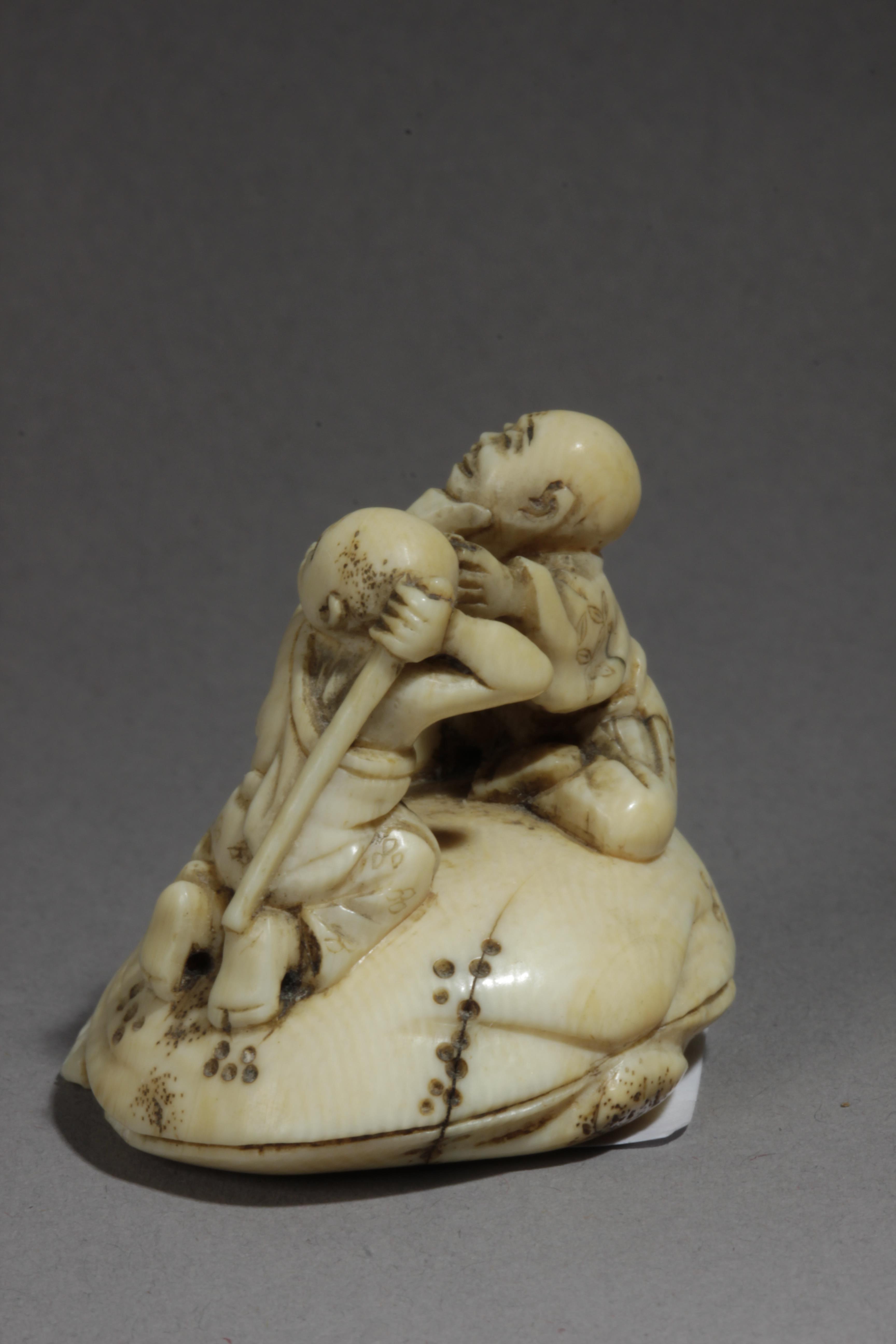 A mid 19th century Japanese netsuke from Edo period. Signed Masatsugu - Image 3 of 7