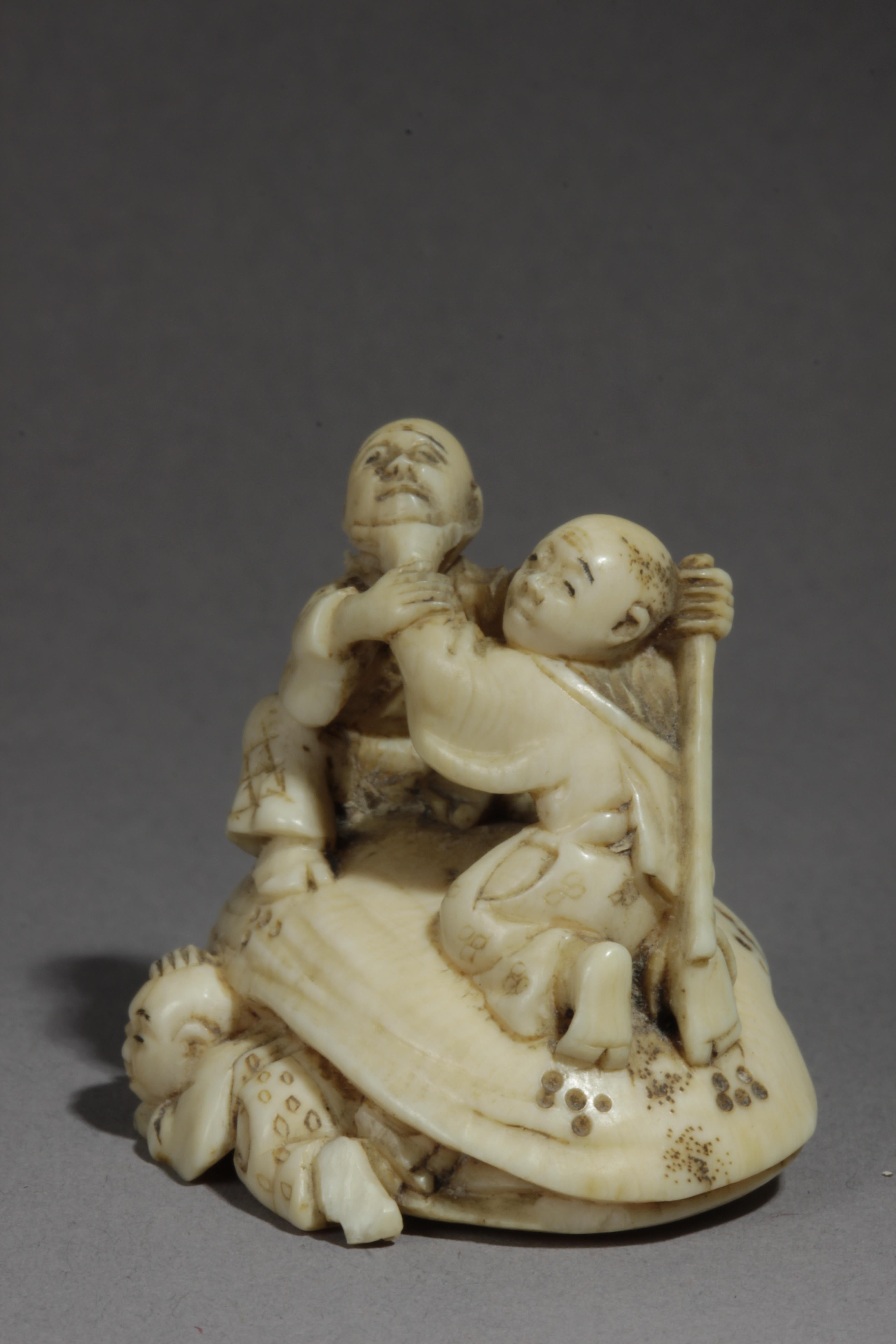 A mid 19th century Japanese netsuke from Edo period. Signed Masatsugu - Image 2 of 7