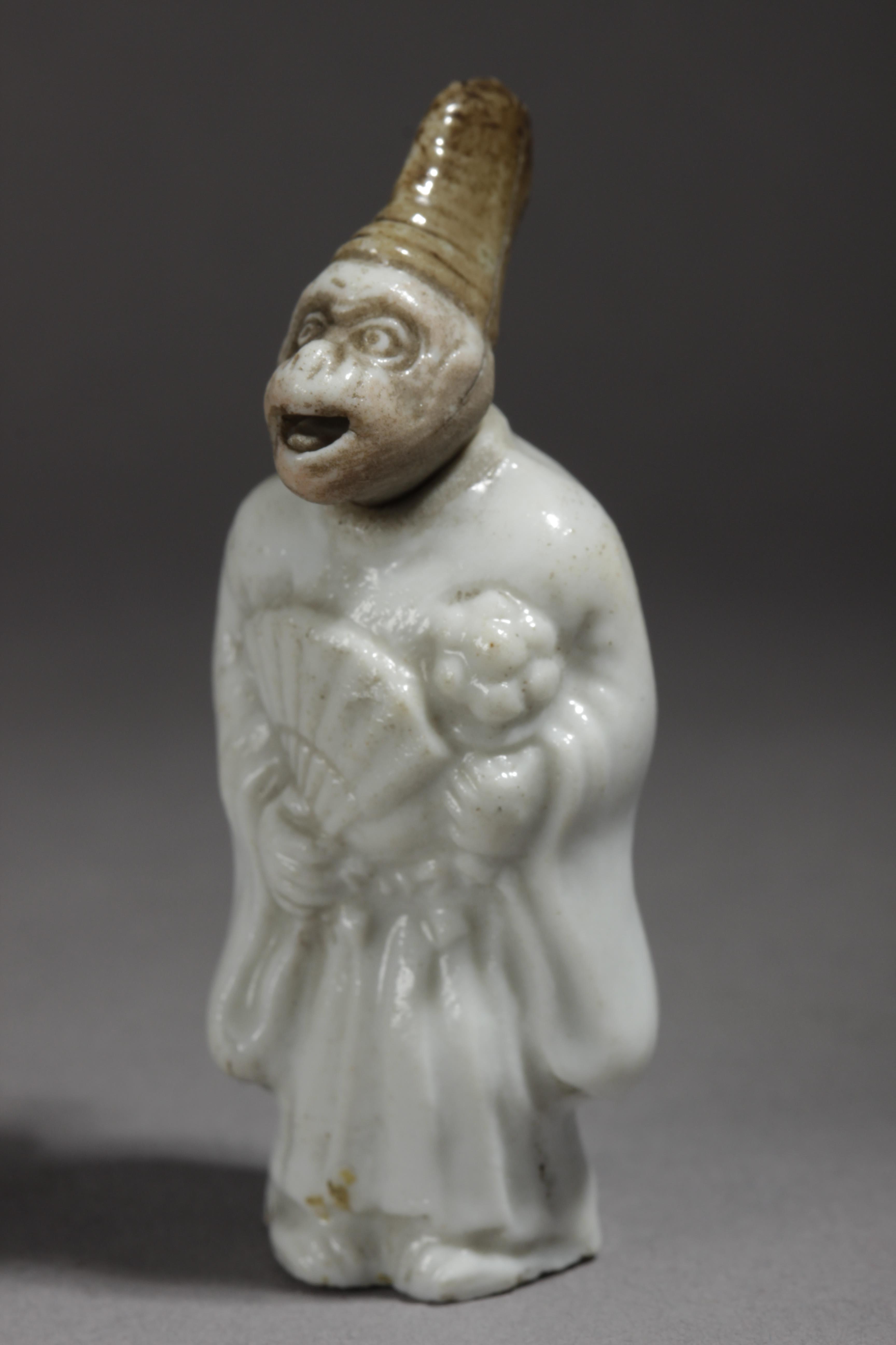 A 19th century Japanese netsuke in glazed porcelain - Image 2 of 7