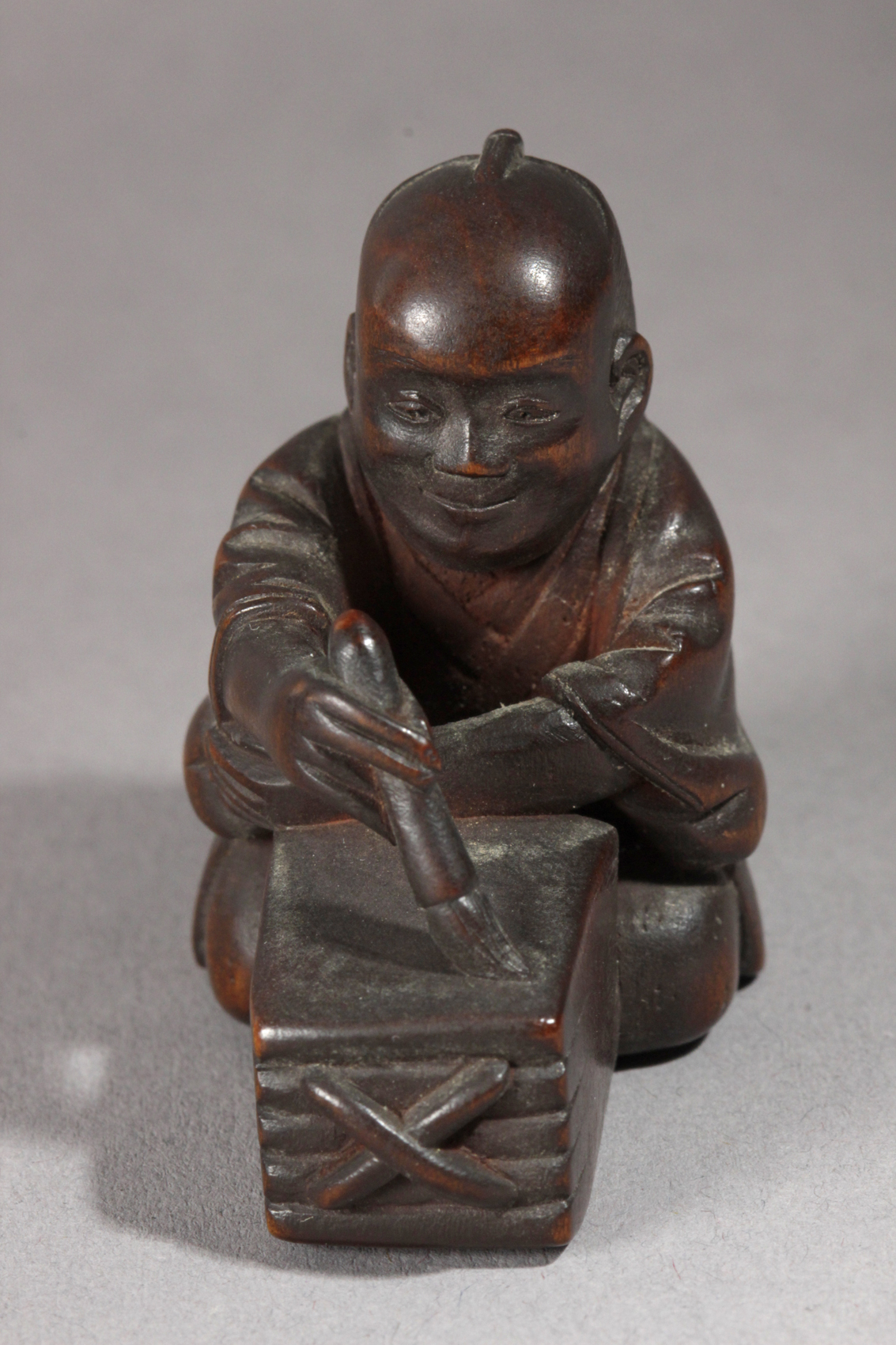 A late 19th century Japanese netsuke from Meiji period - Image 3 of 6