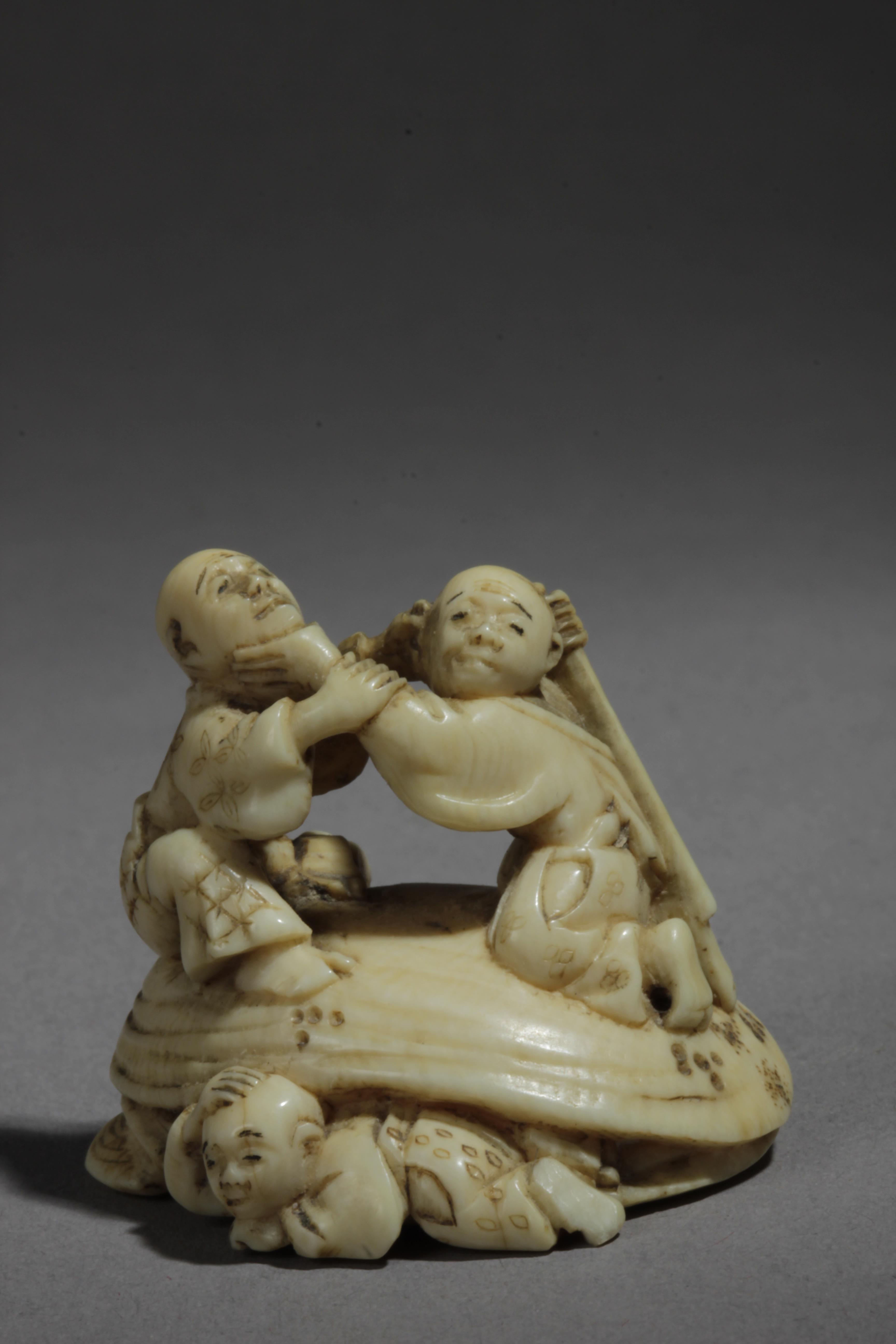 A mid 19th century Japanese netsuke from Edo period. Signed Masatsugu - Image 4 of 7