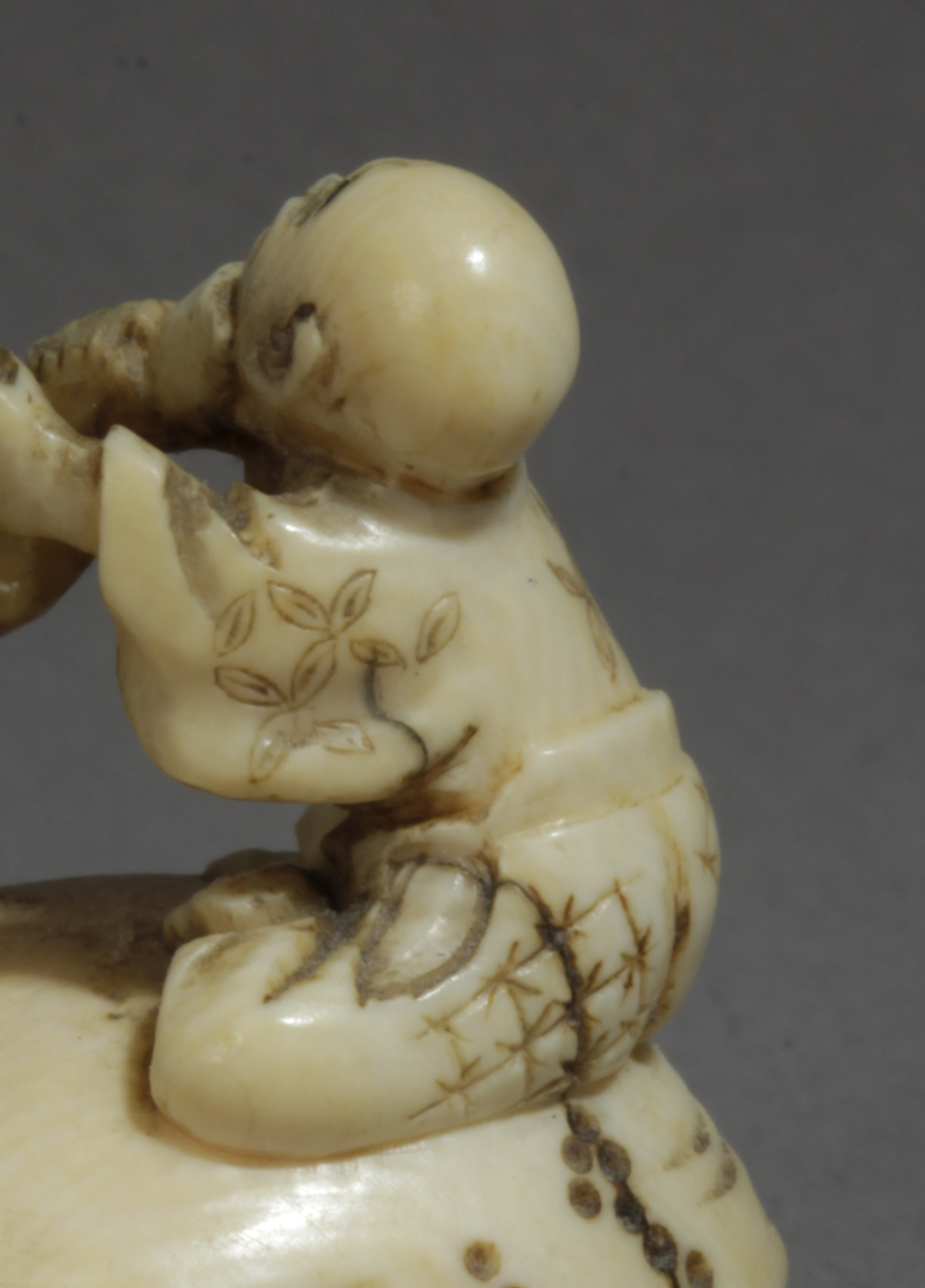 A mid 19th century Japanese netsuke from Edo period. Signed Masatsugu - Image 7 of 7