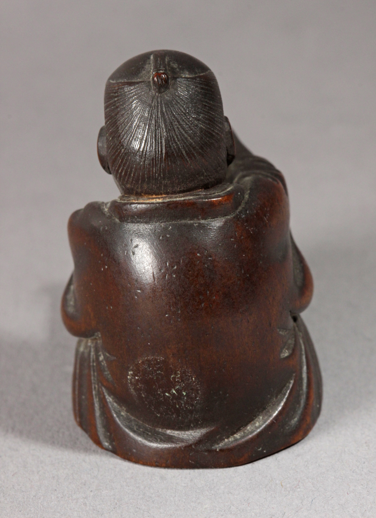 A late 19th century Japanese netsuke from Meiji period - Image 4 of 6