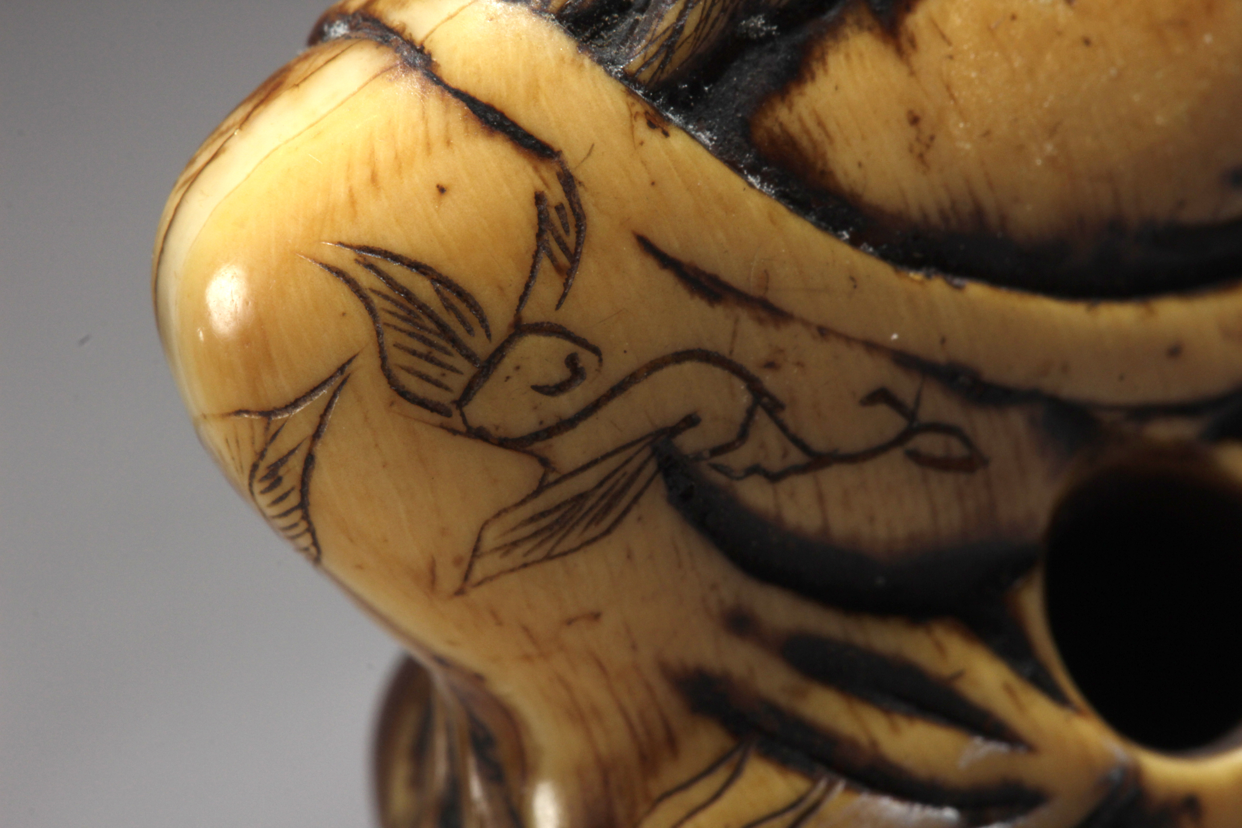 A mid 19th century Japanese netsuke from Edo period - Image 6 of 6