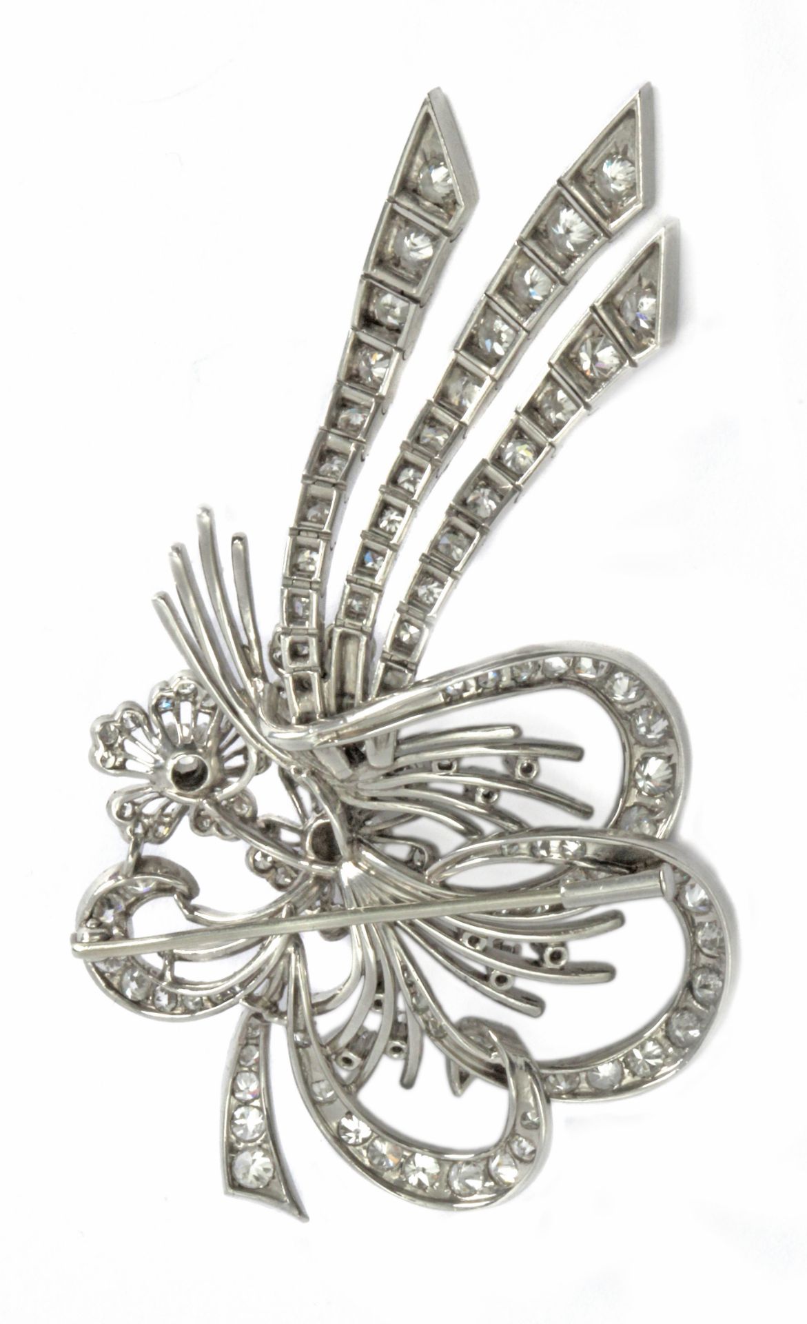 A diamond and 18k. white gold flowery brooch circa 1950 - Image 2 of 2