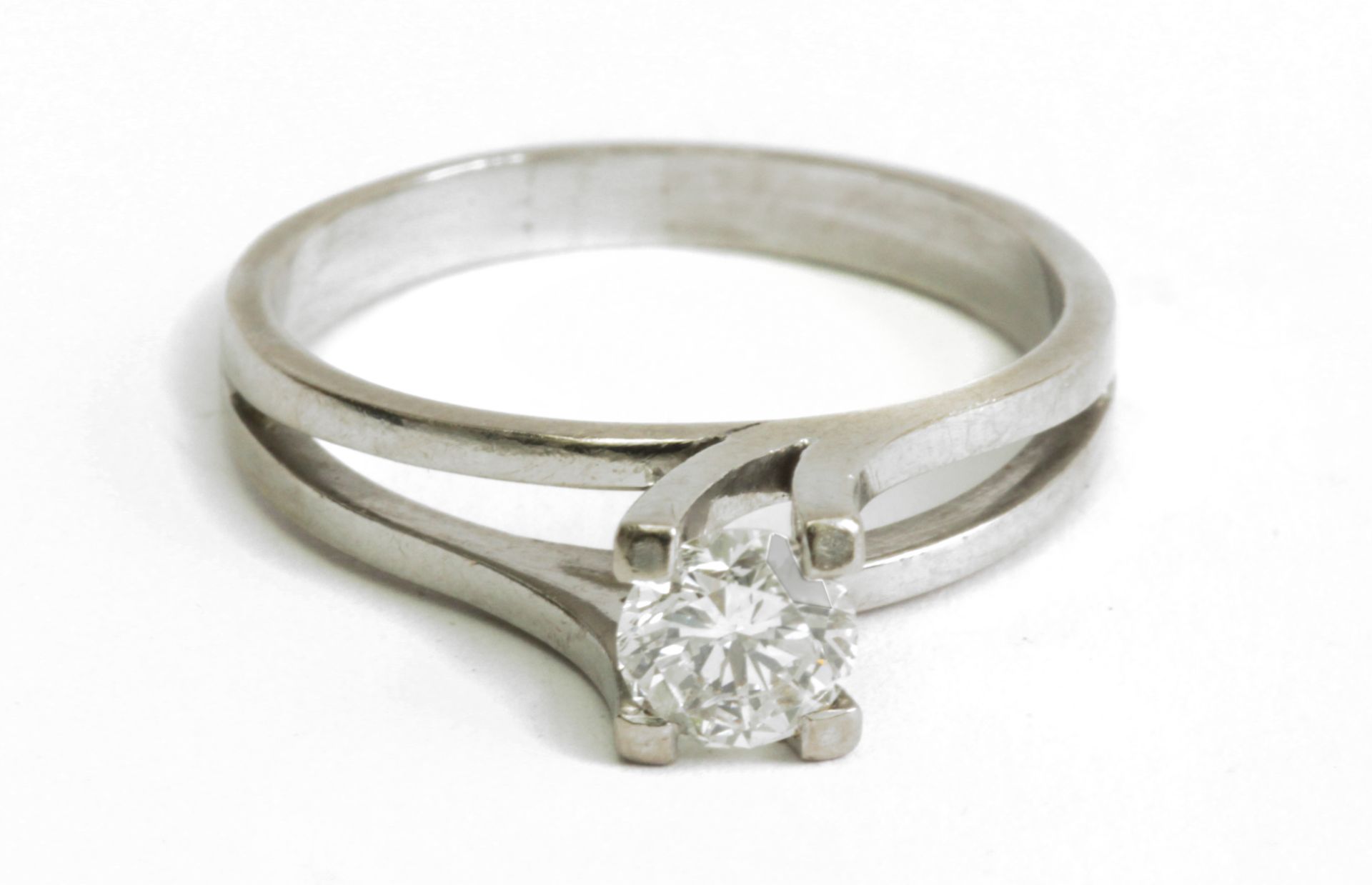 A 0,50 ct. brilliant cut diamond solitaire ring with an 18k., white gold setting