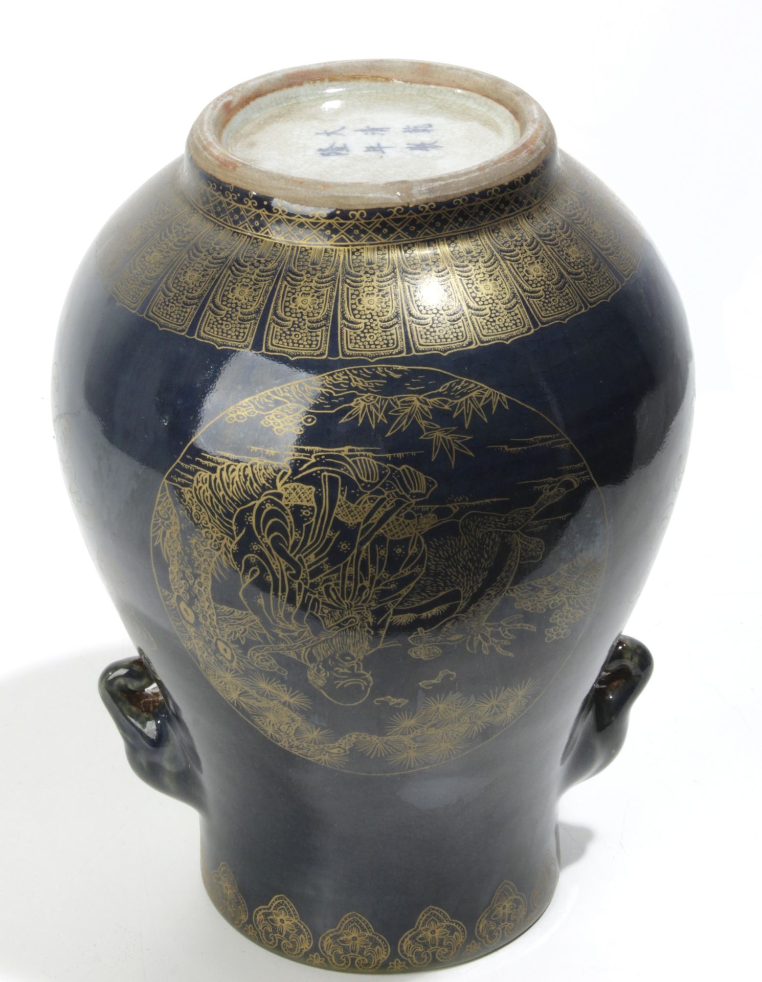 A 20th century Chinese porcelain vase - Bild 3 aus 3