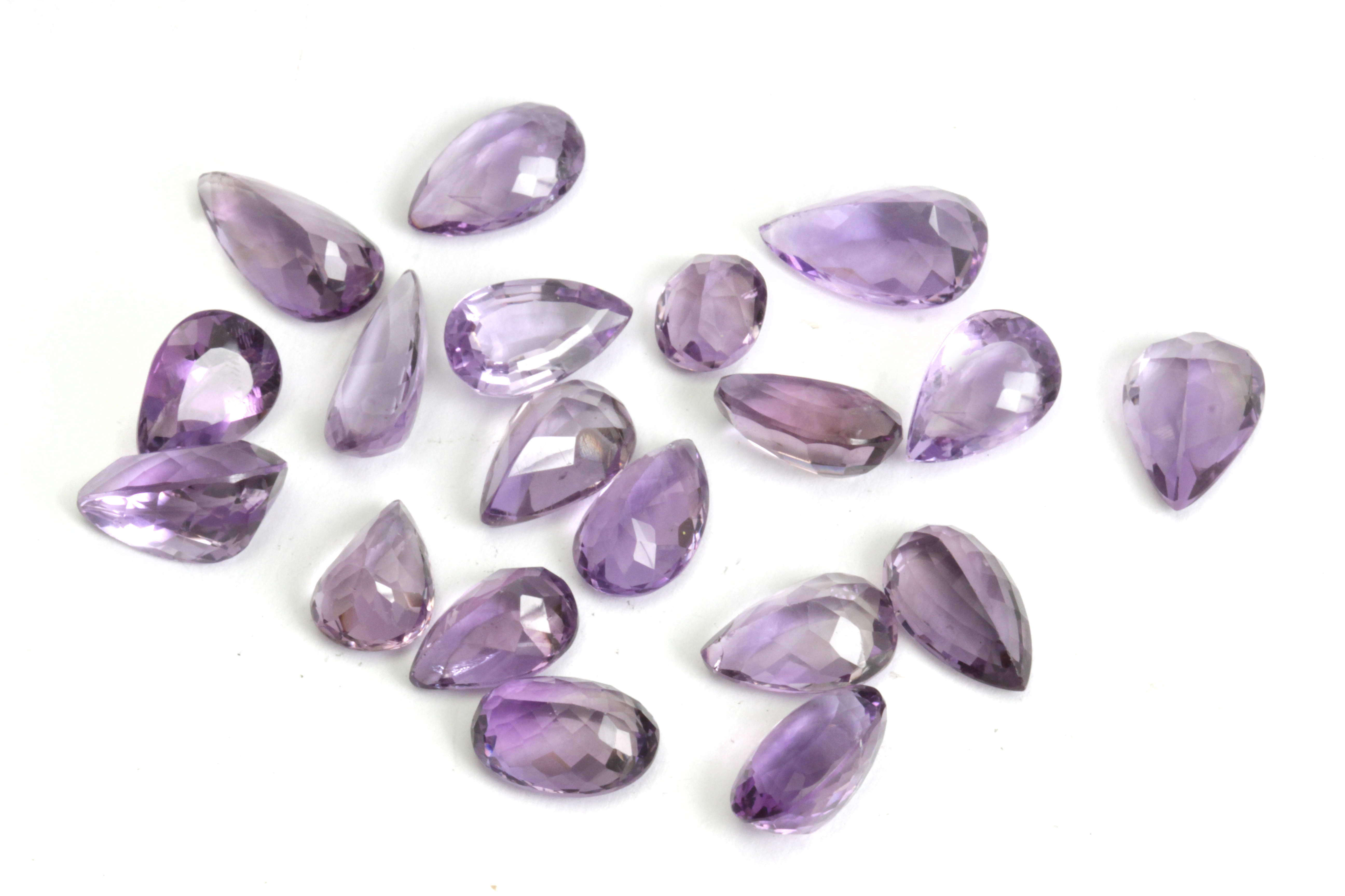 A collection of 19 loose amethysts