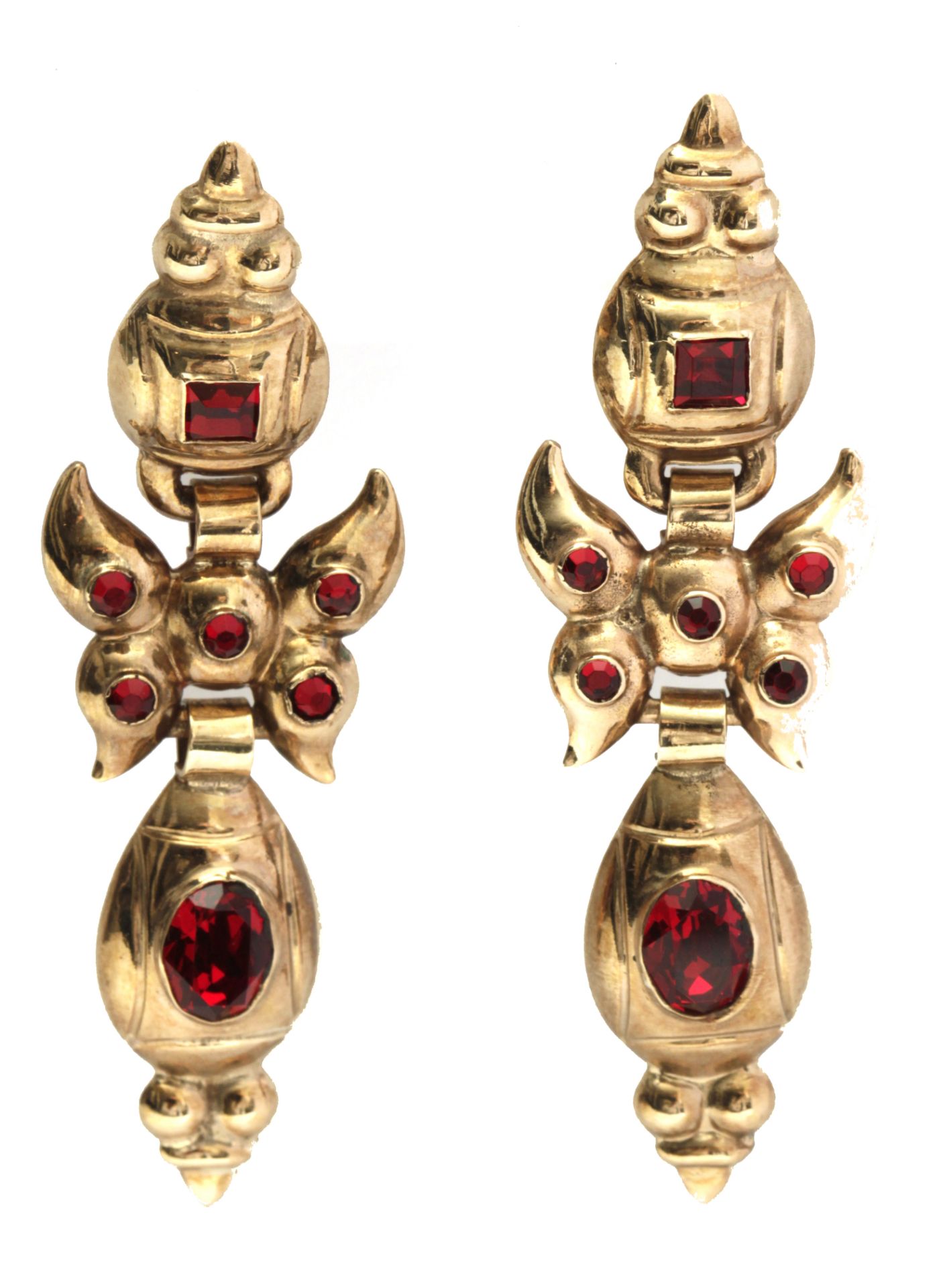 A 20th century Catalan or Aragonese earrings in 18k. yellow gold and red rhinestones