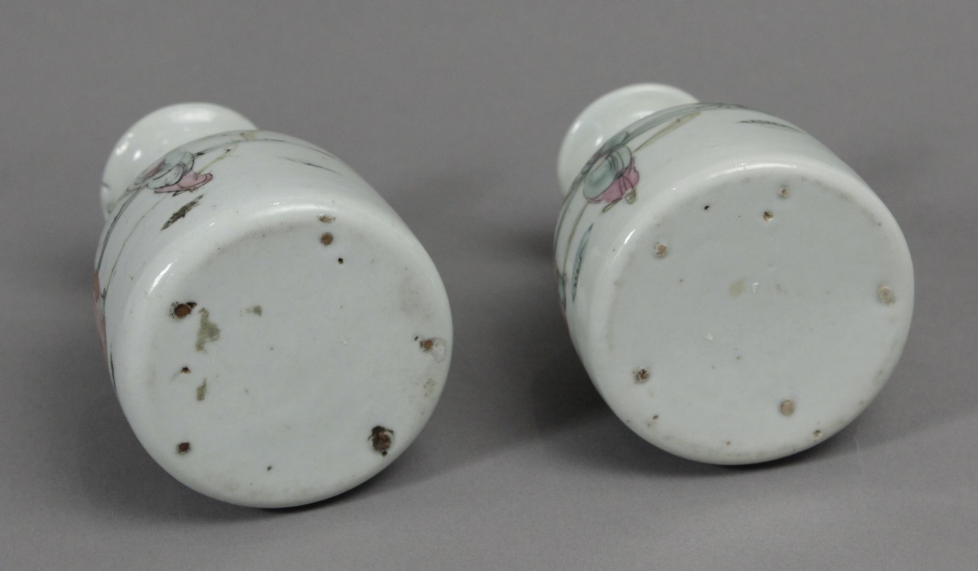 A pair of 18th century Chinese inkwells in polychromed porcelain - Bild 4 aus 4