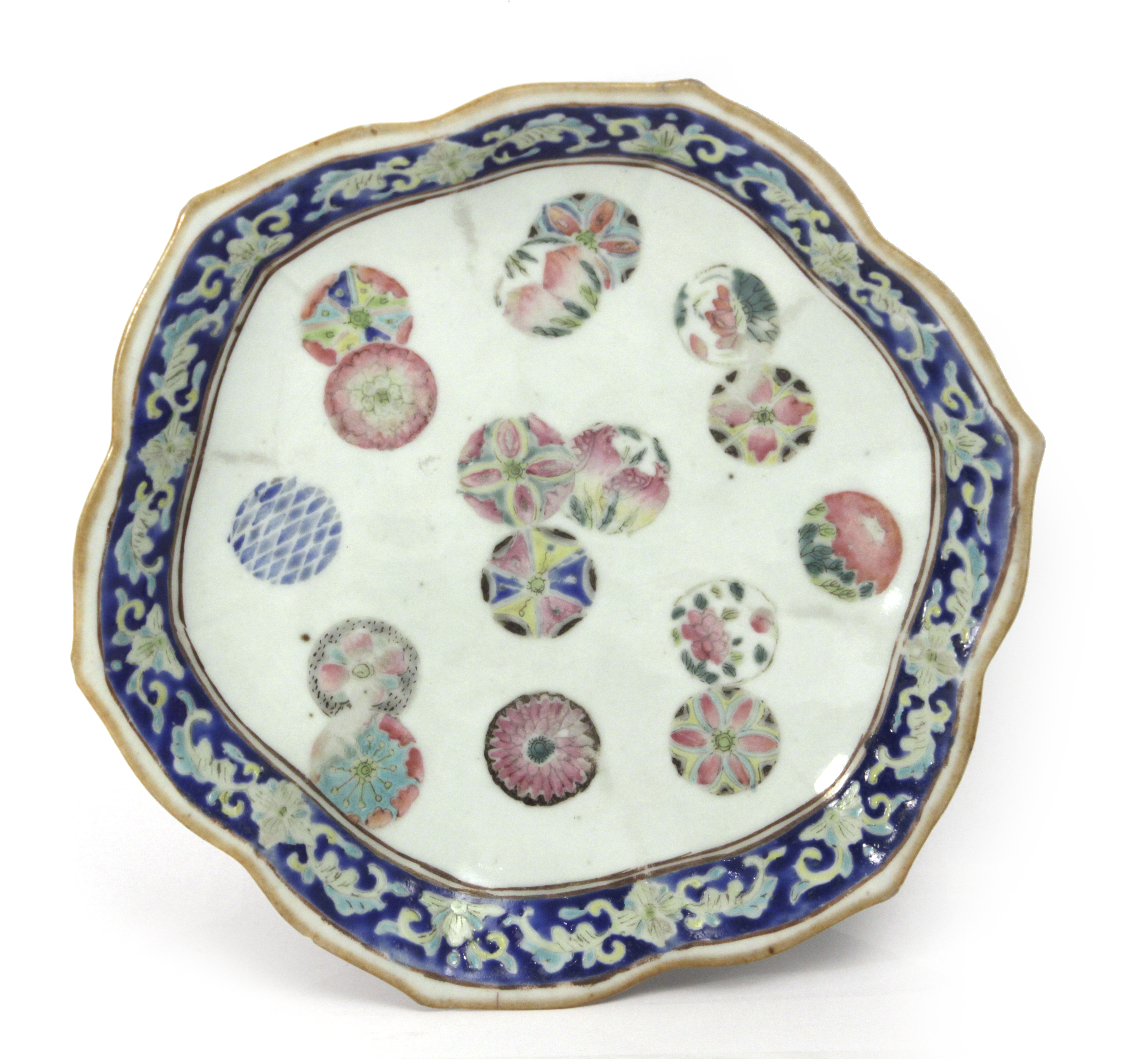 A first half of 20th century Chinese porcelain centrepiece