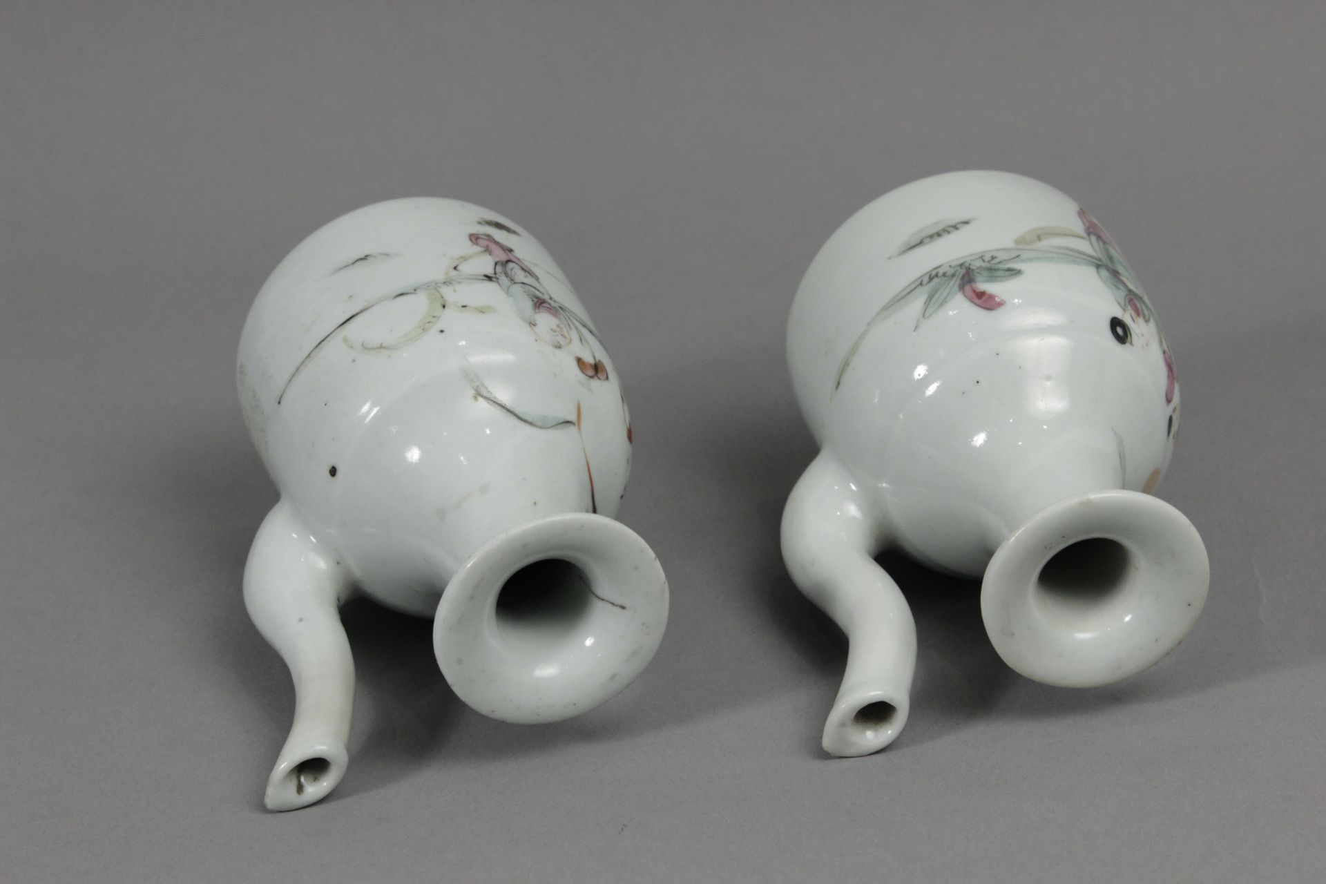 A pair of 18th century Chinese inkwells in polychromed porcelain - Bild 3 aus 4