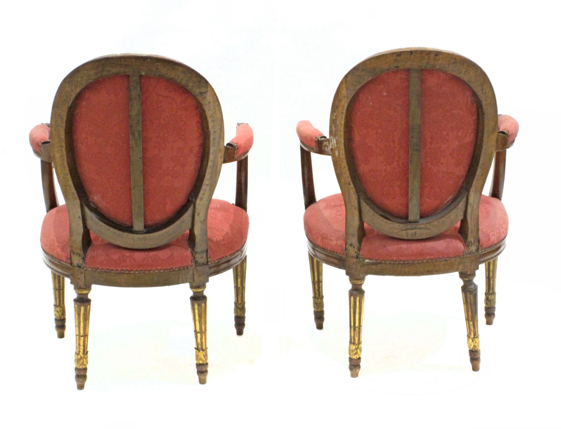 A pair of 20th century Louis XVI style armchairs - Bild 4 aus 6