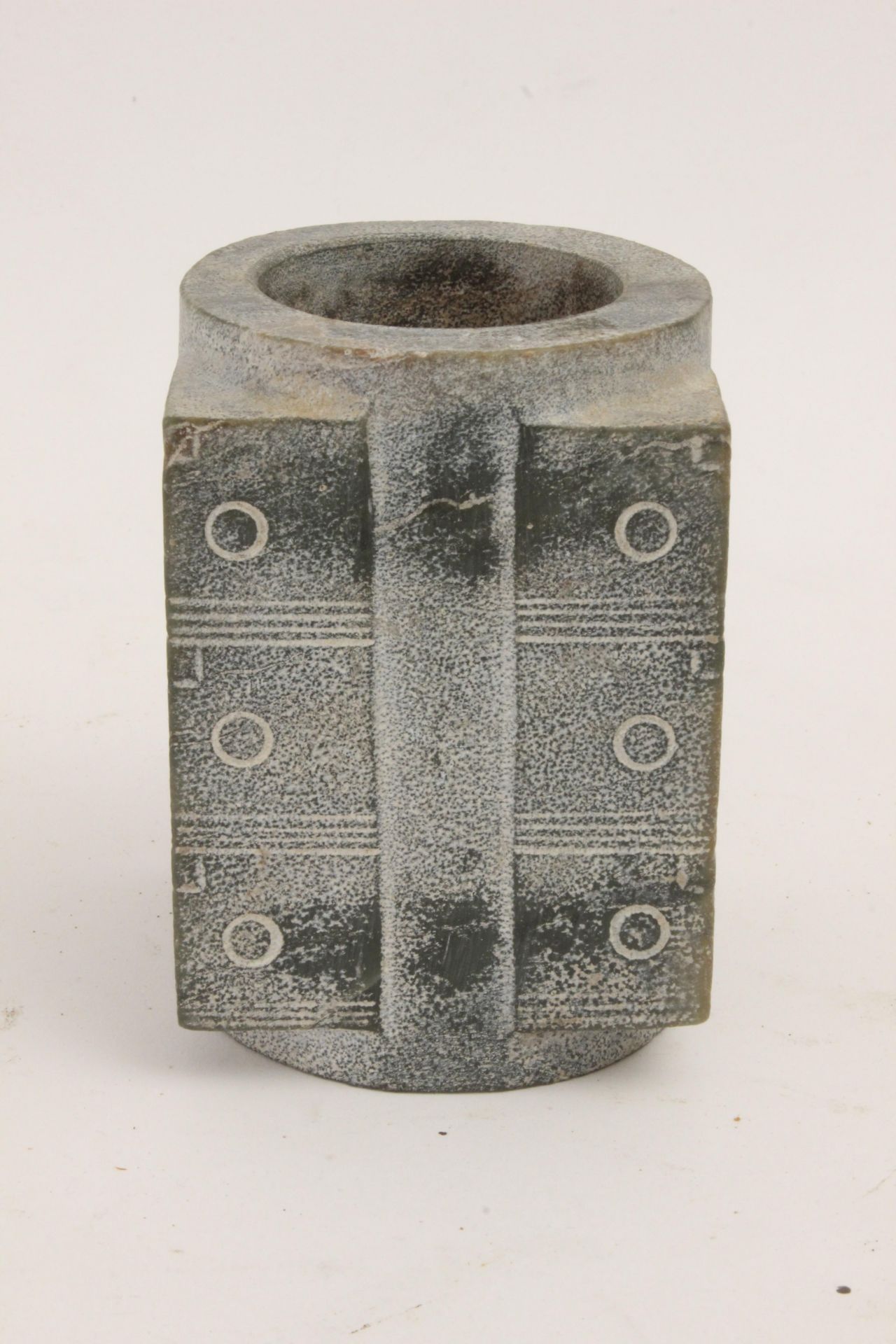 A 20th century Chinese jade cong - Bild 2 aus 3