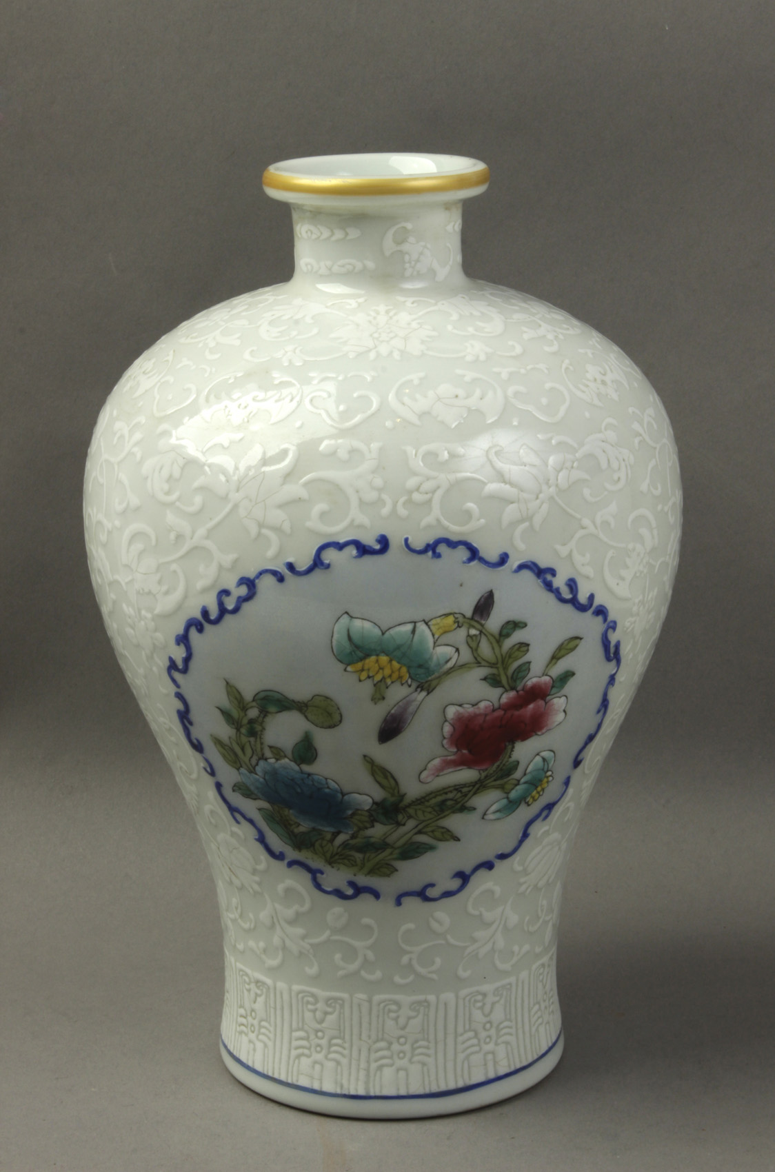 A 20th century Chinese vase in celadon porcelain