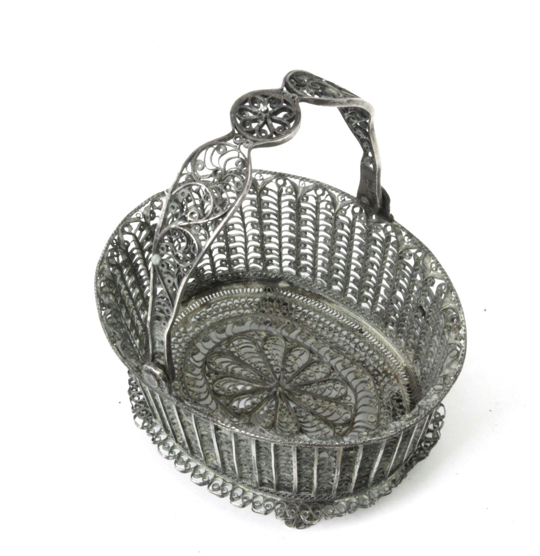 A 19th century Indo-Portuguese silver filigree basket - Image 2 of 2