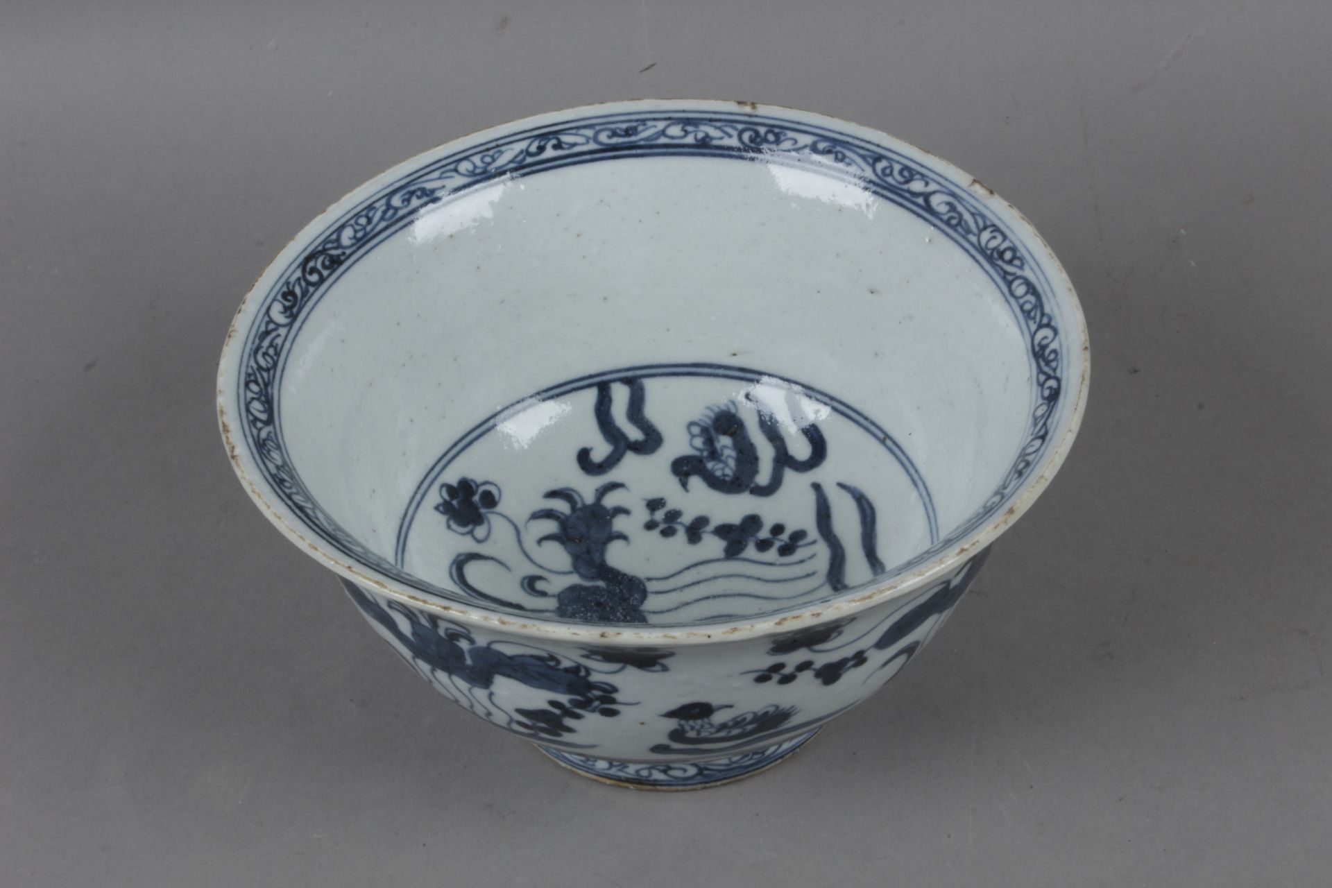 A 20th century Chinese porcelain bowl - Bild 3 aus 5