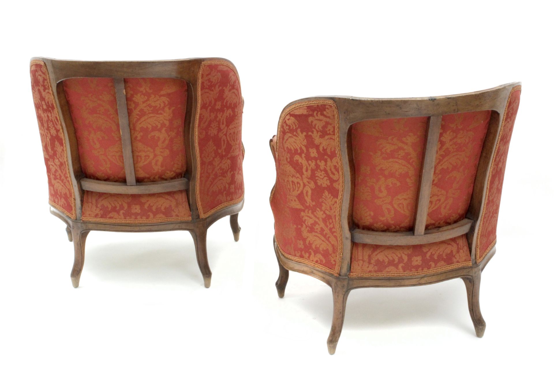 A pair of late 18th century Louis XV mahogany armchairs - Bild 4 aus 5