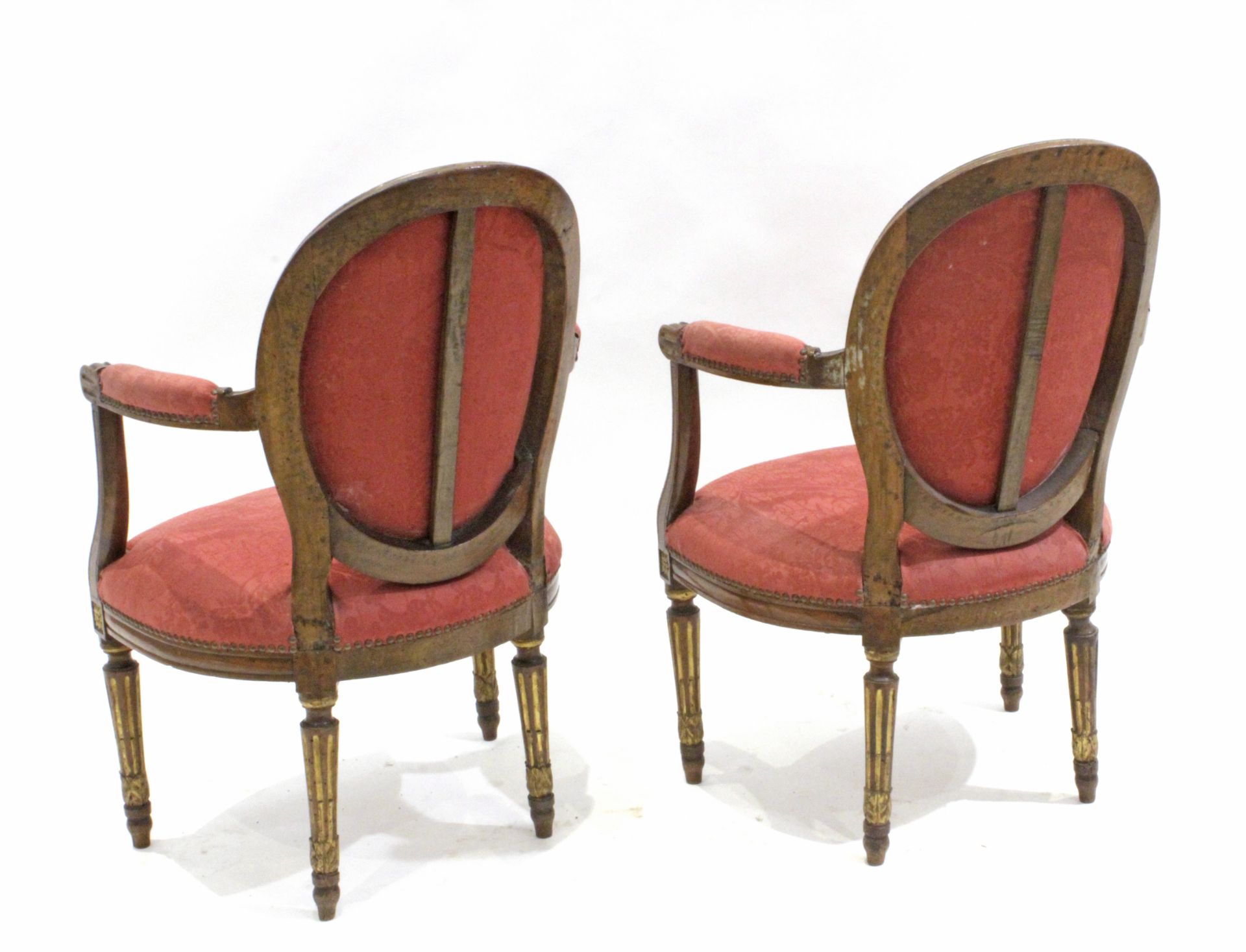 A pair of 20th century Louis XVI style armchairs - Bild 3 aus 6