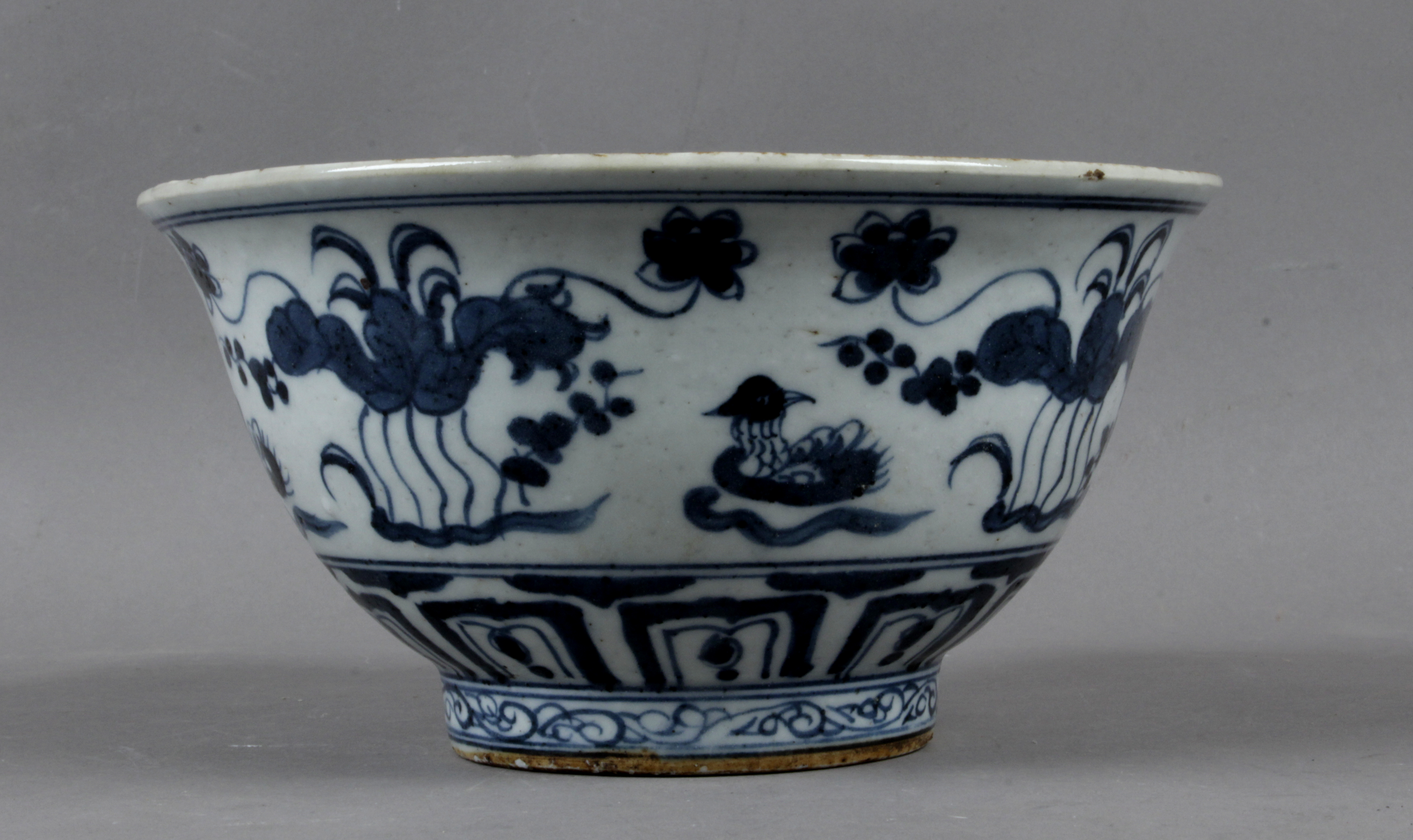 A 20th century Chinese porcelain bowl