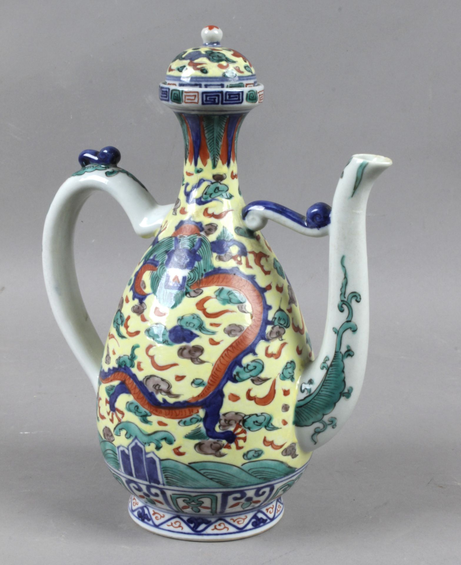 A 20th century Chinese porcelain teapot for the Turkish or Iranian trade - Bild 2 aus 4