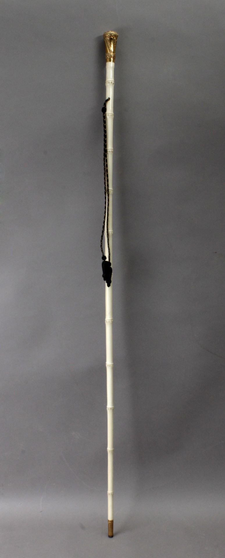 A first half of 20th century French baton in carved ivory and 18k. yellow gold - Image 3 of 3