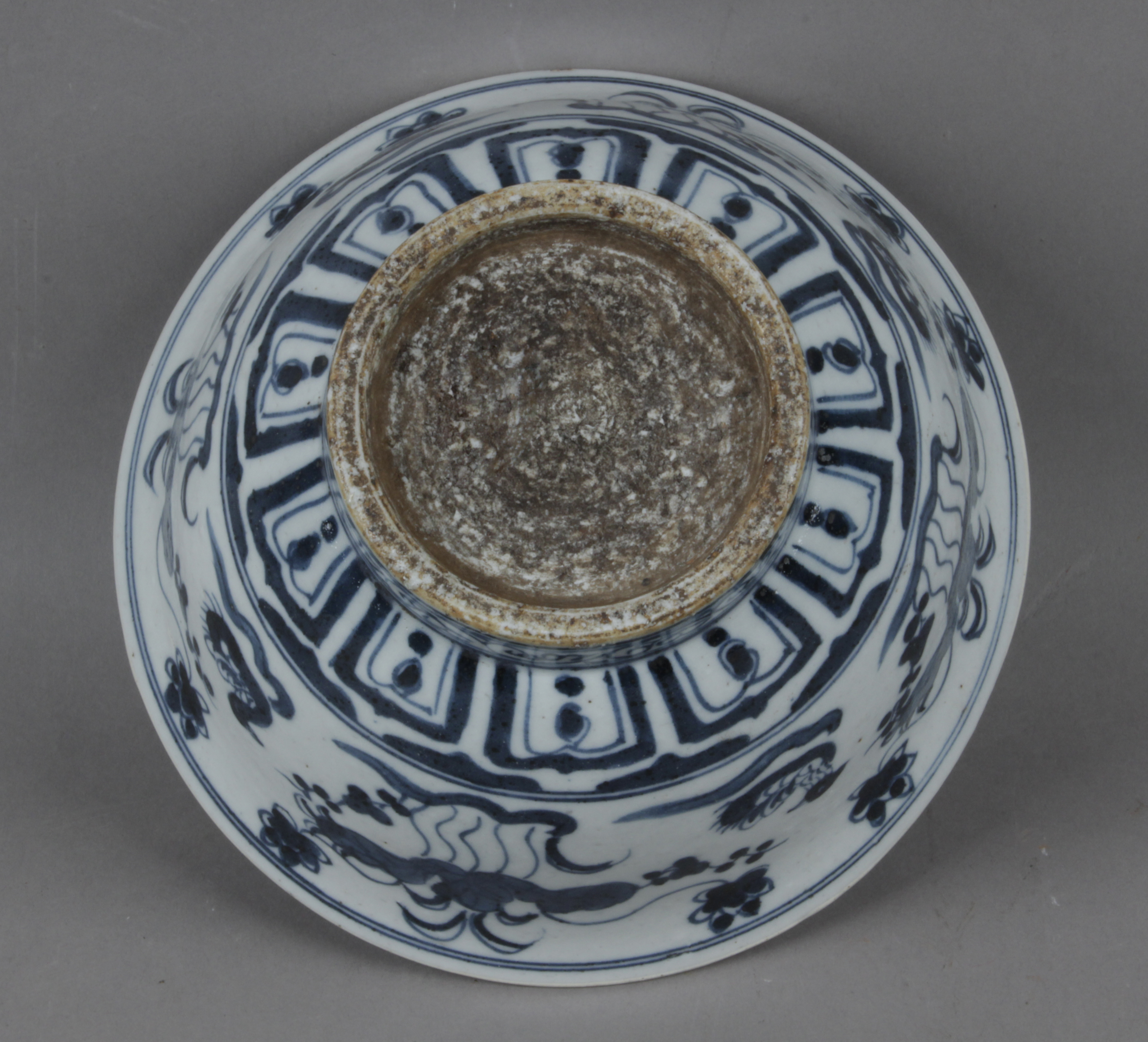 A 20th century Chinese porcelain bowl - Image 5 of 5