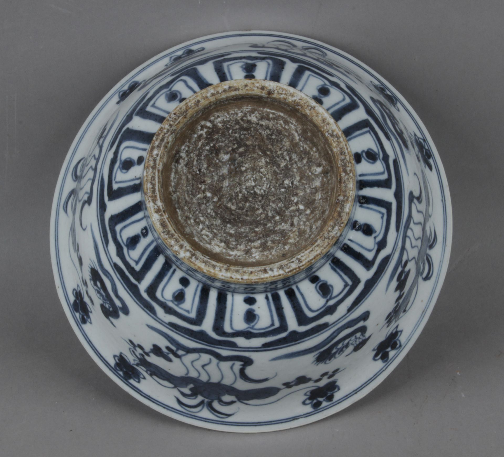 A 20th century Chinese porcelain bowl - Bild 5 aus 5