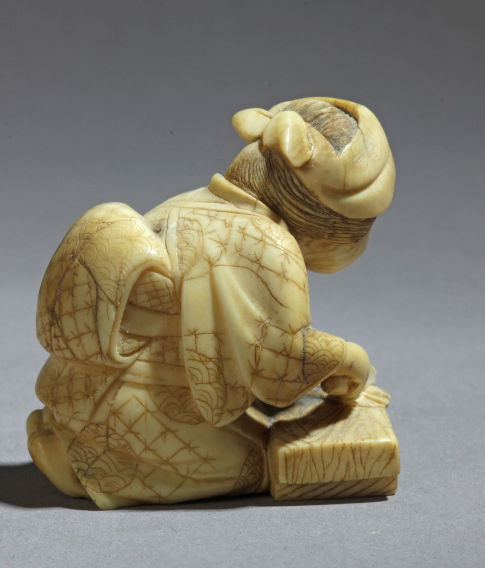 A Japanese netsuke circa 1860-1890 from Meiji period - Bild 5 aus 6