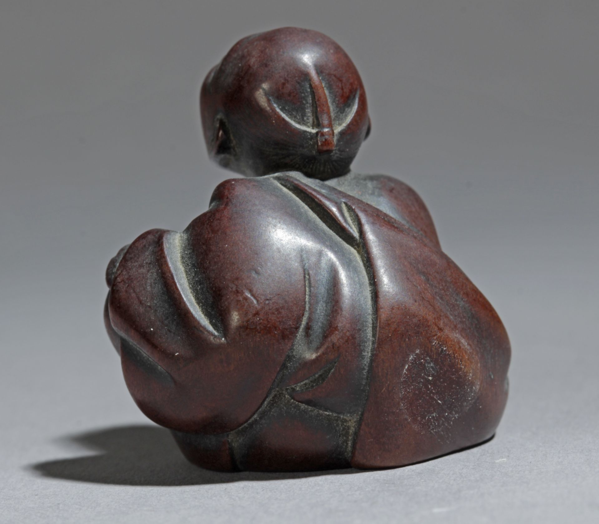 A 19th century Japanese netsuke from Meiji period. Signed Hokei - Image 5 of 7