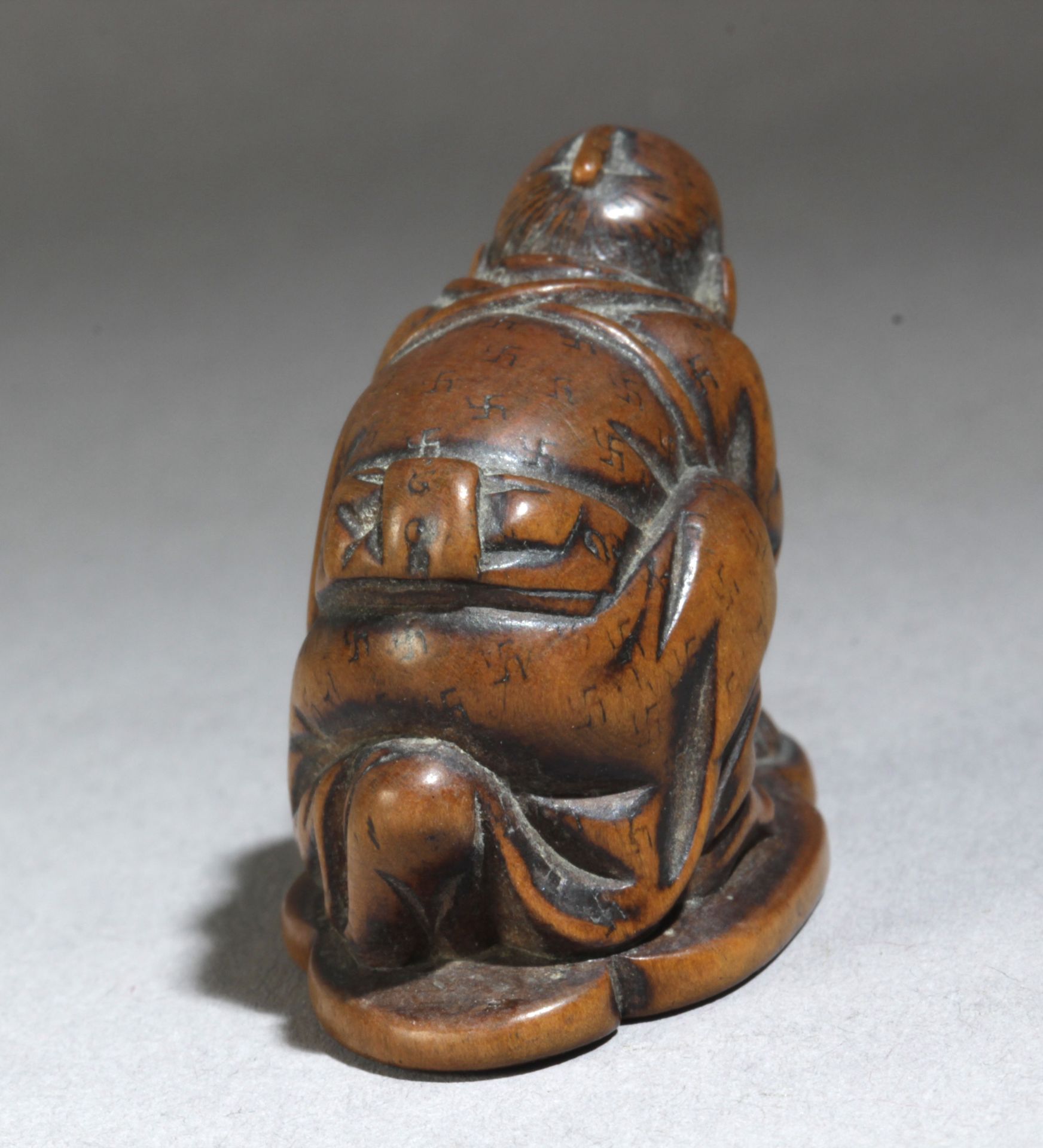 A 19th century Japanese netsuke from Meiji period - Bild 4 aus 5