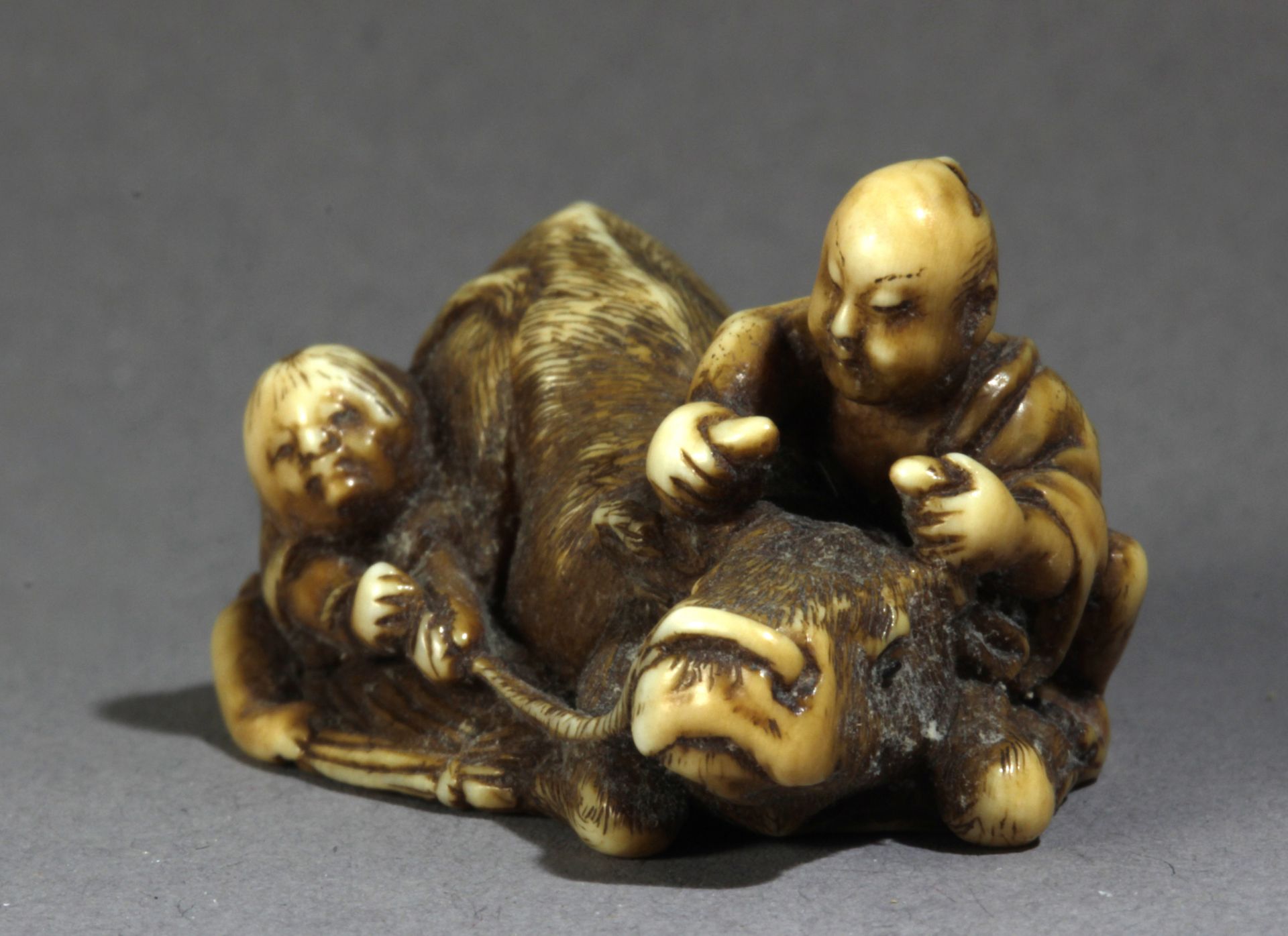 A mid 19th century Japanese netsuke - Bild 2 aus 5