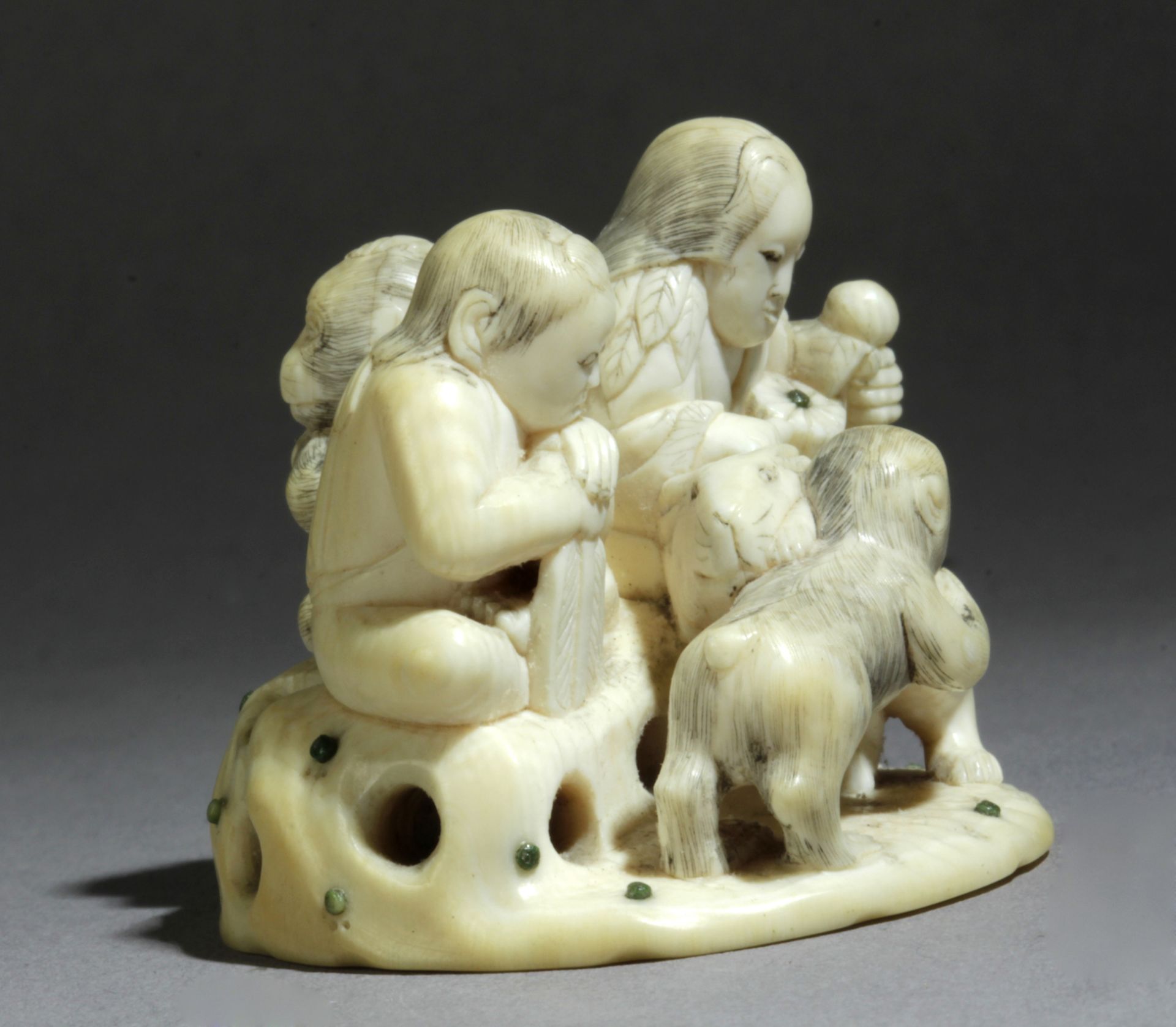 A Japanese netsuke-okimono circa 1860-1880 from Meiji period. Signed Ono Kiyomitsu - Image 2 of 6